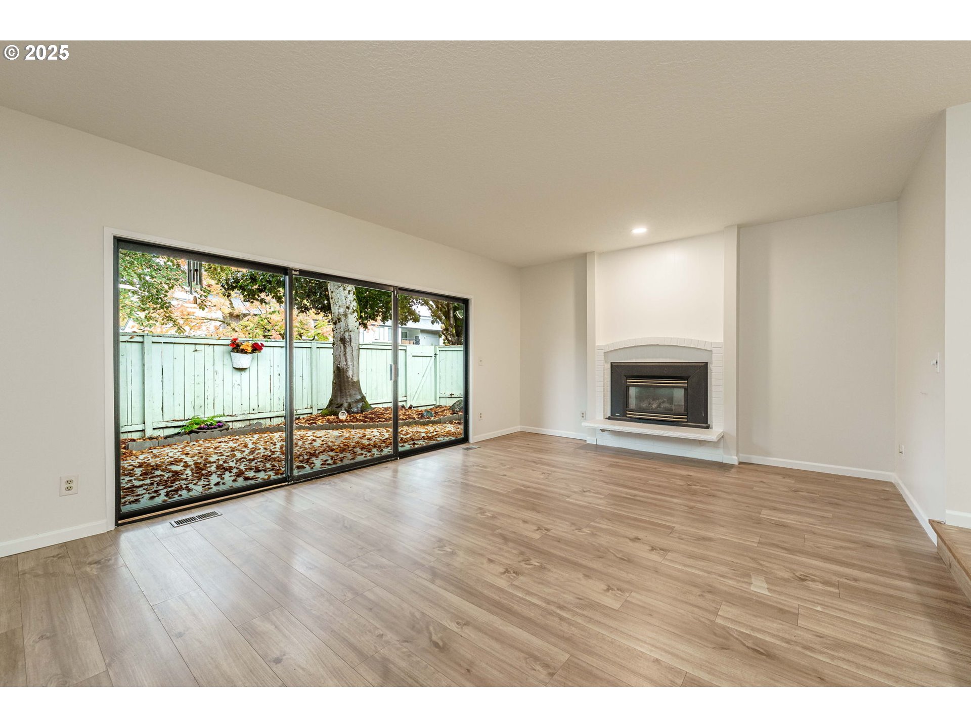 Photo #5: 424254616 Listing: Photo #5