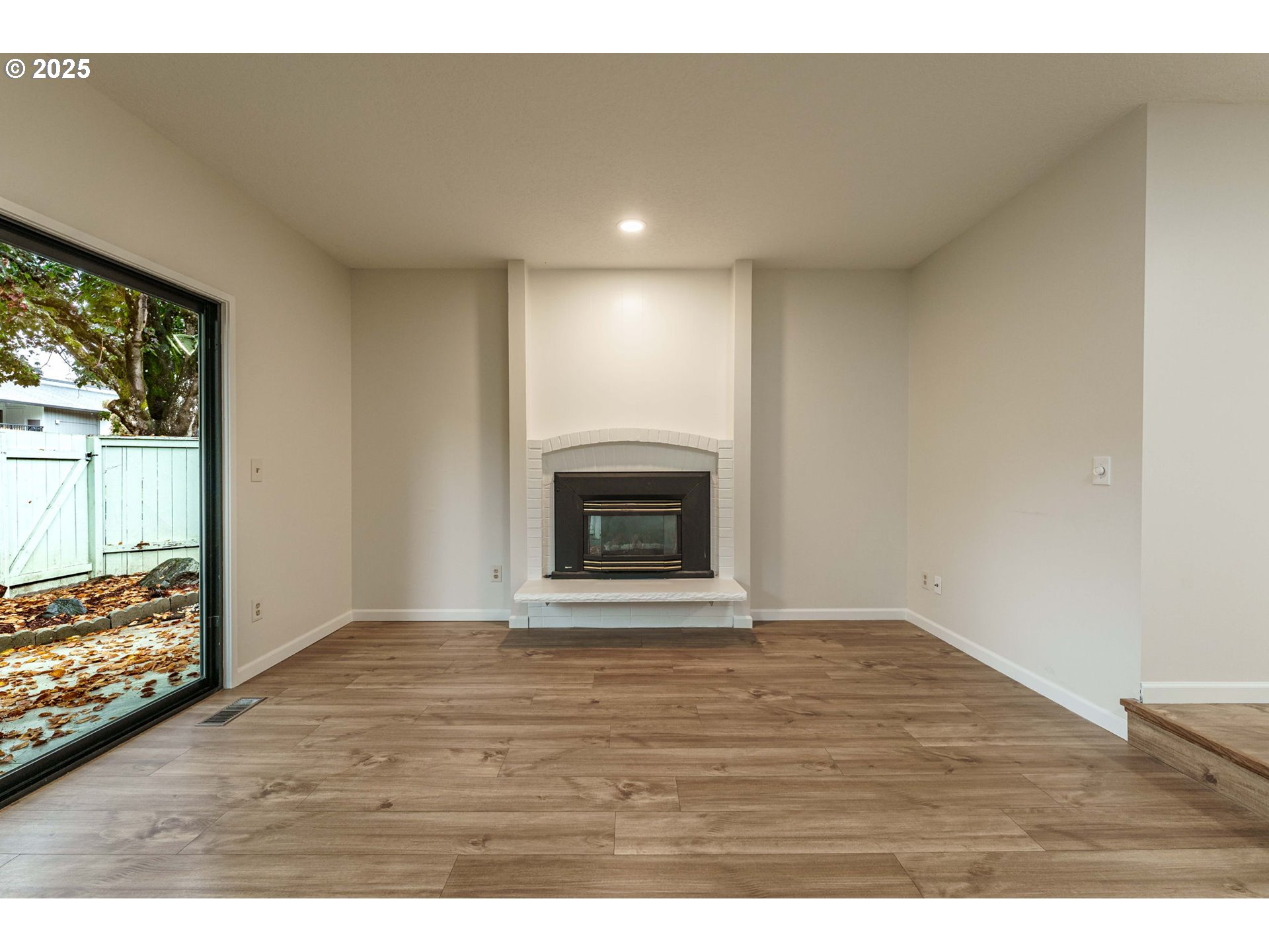 Photo #8: 424254616 Listing: Photo #8
