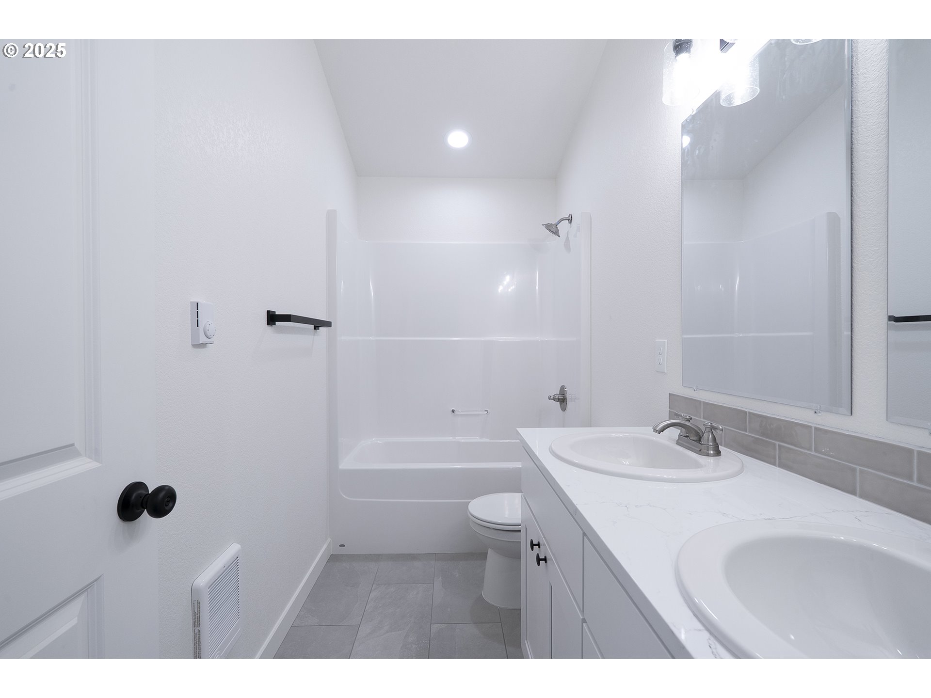 Photo #23: 425089833 Listing: Photo #23