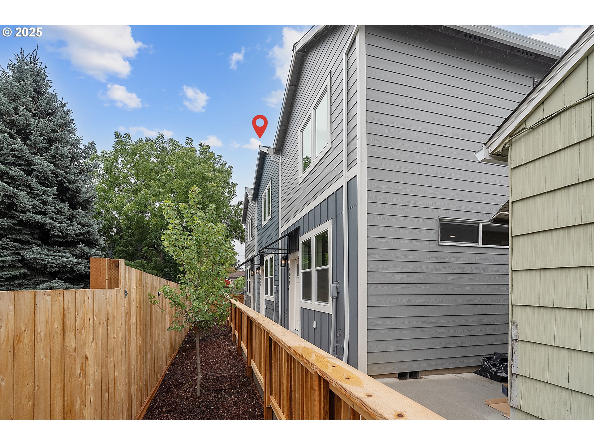 Photo #3: 425089833 Listing 