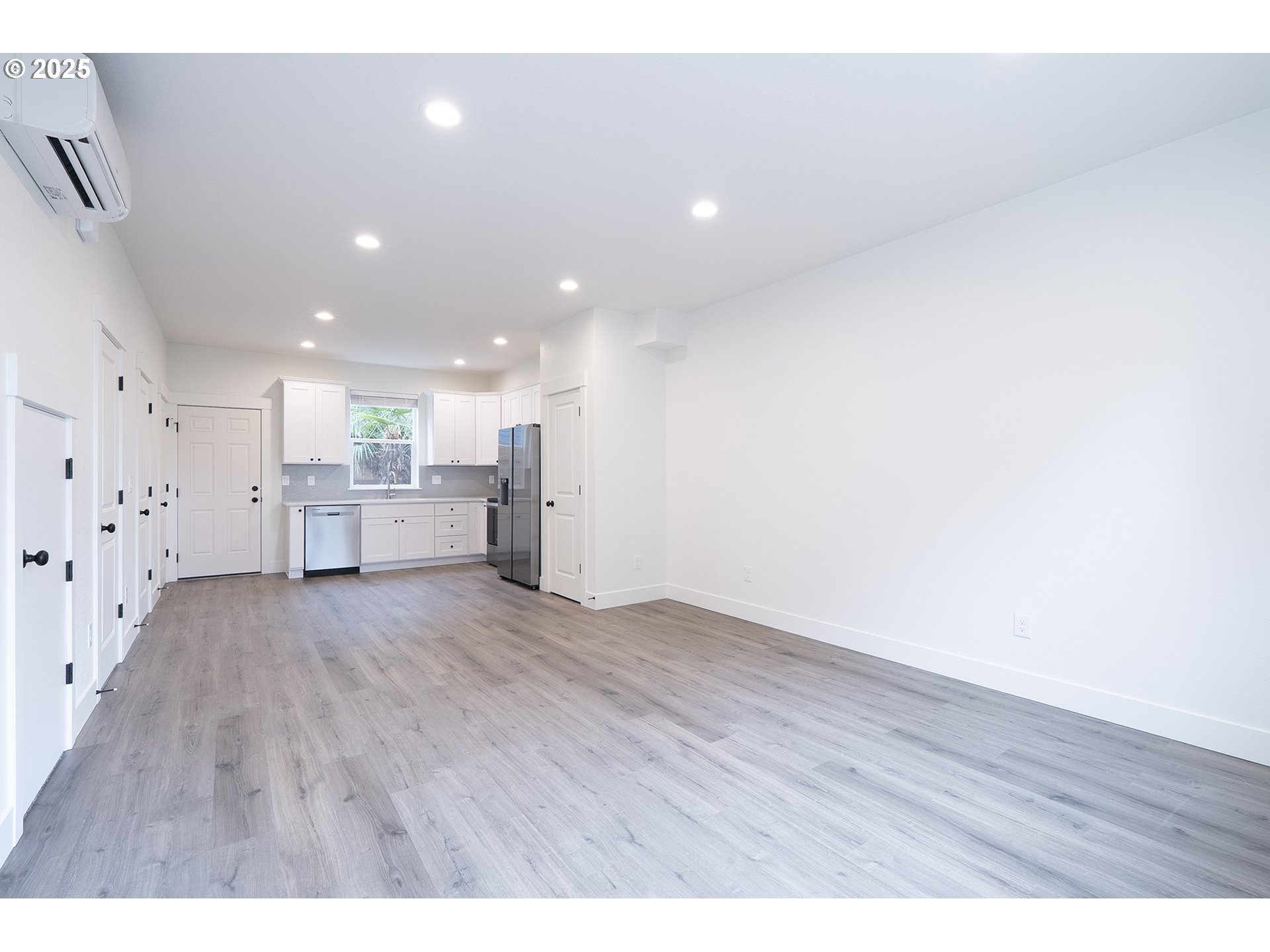 Photo #7: 425089833 Listing: Photo #7