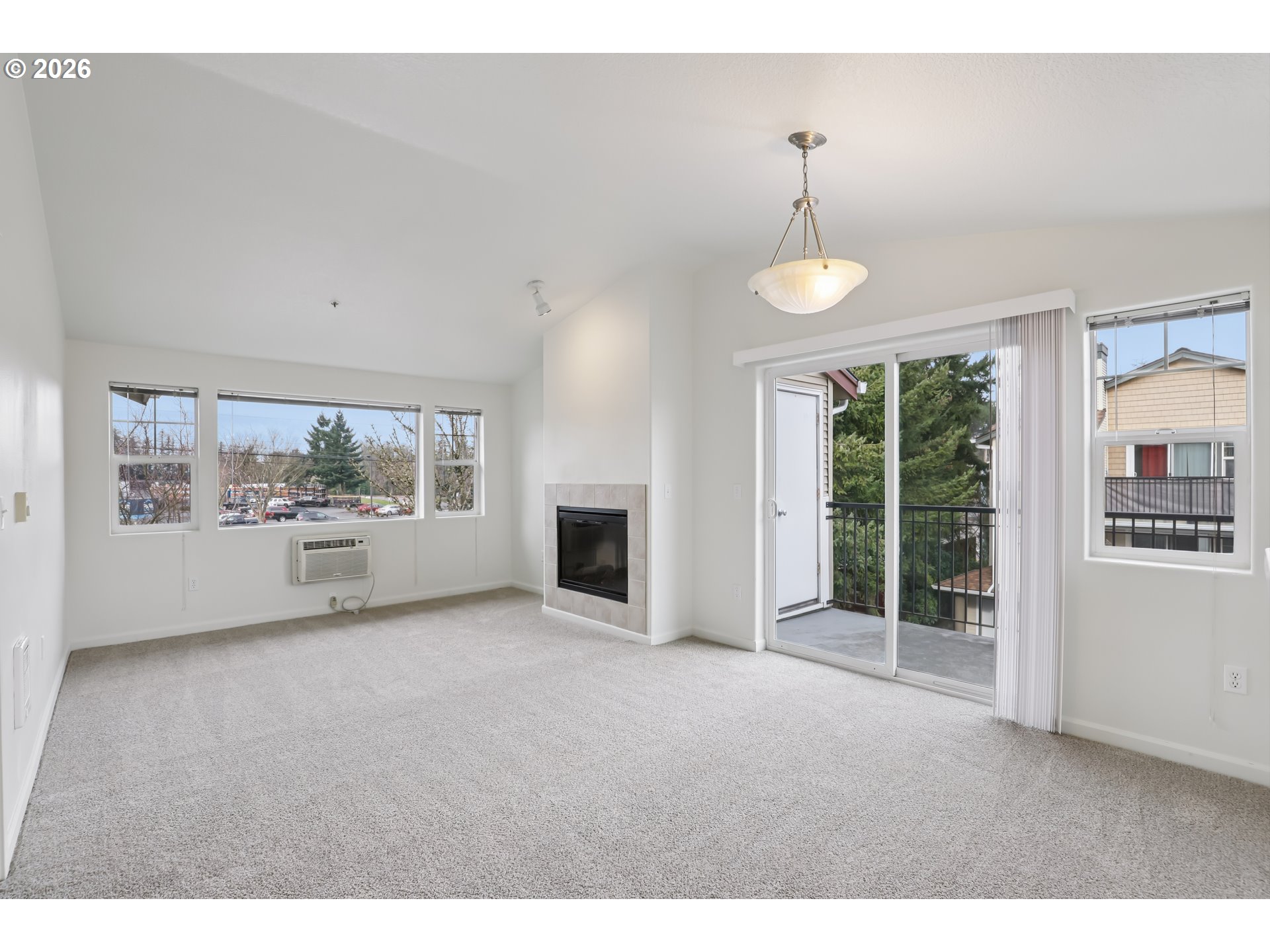 Photo #3: 425370170 Listing: Photo #3