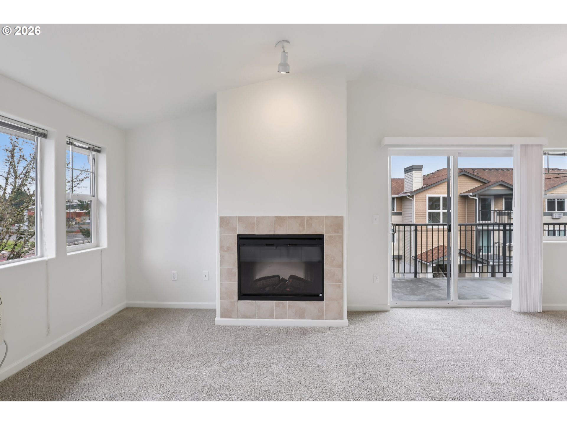 Photo #2: 425370170 Listing: Photo #2