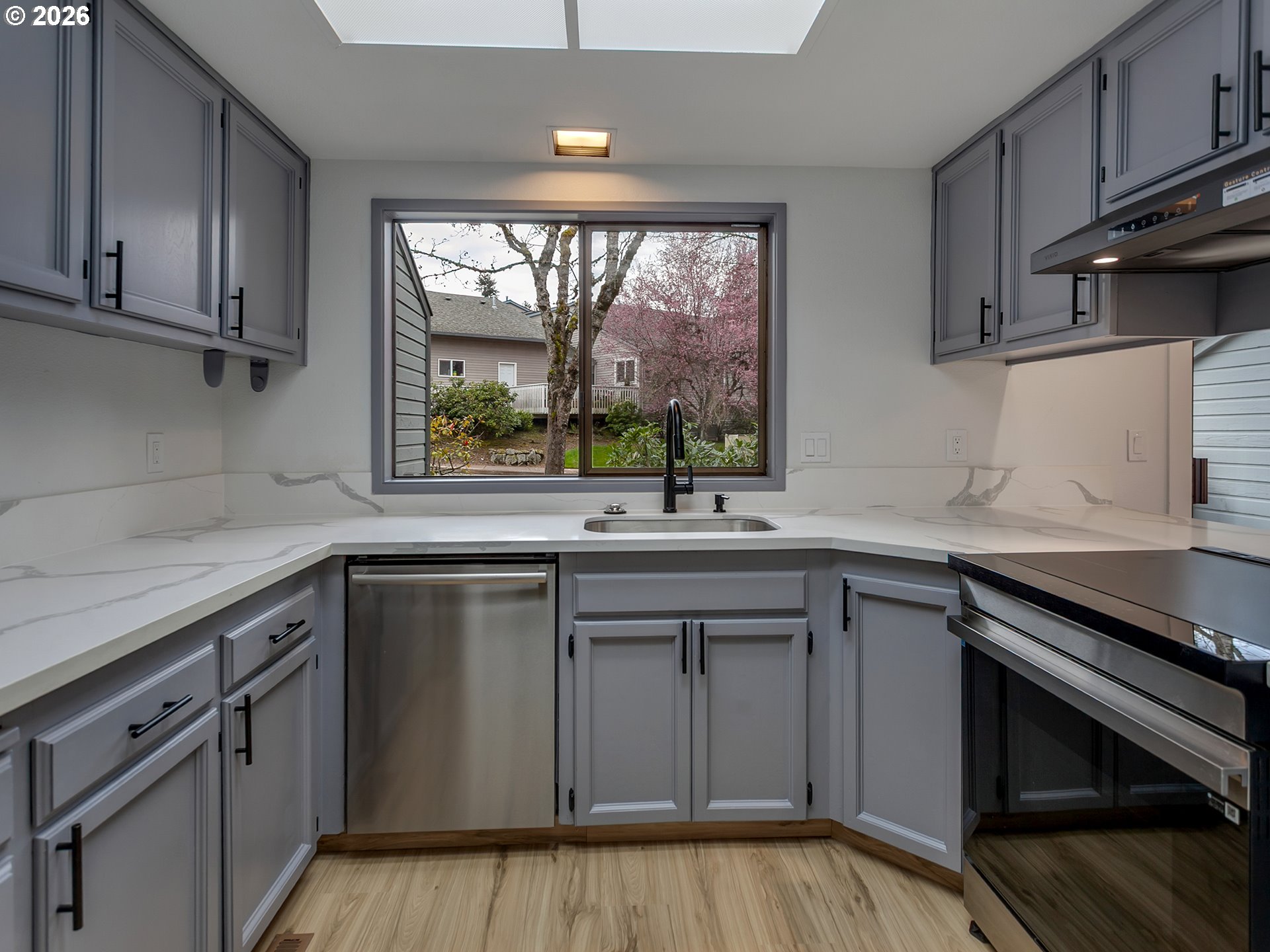 Photo #4: 426405296 Listing: Photo #4