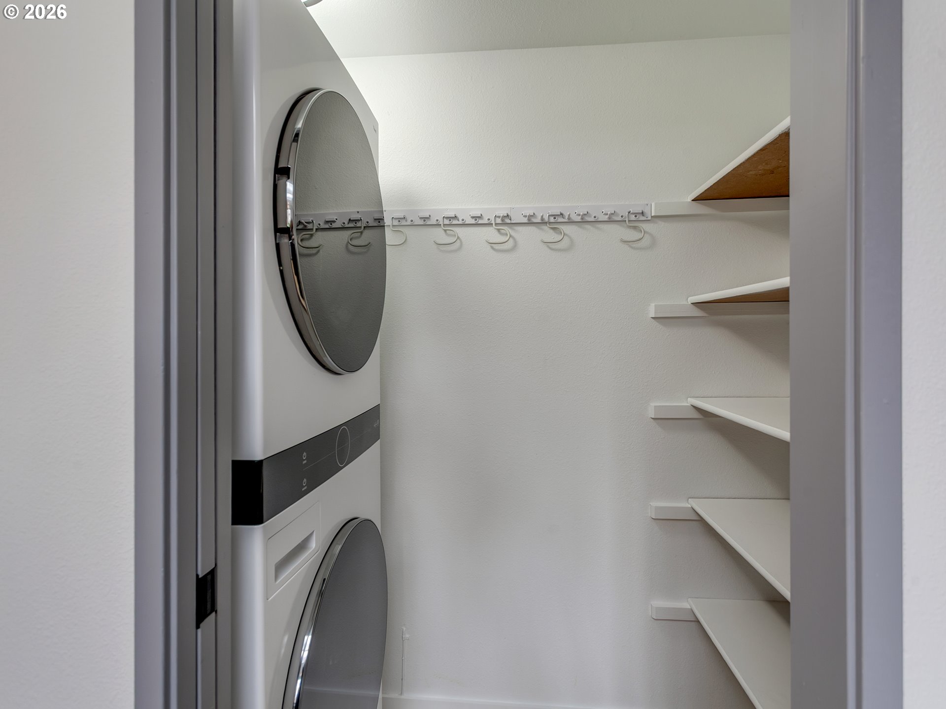 Photo #10: 426405296 Listing: Photo #10