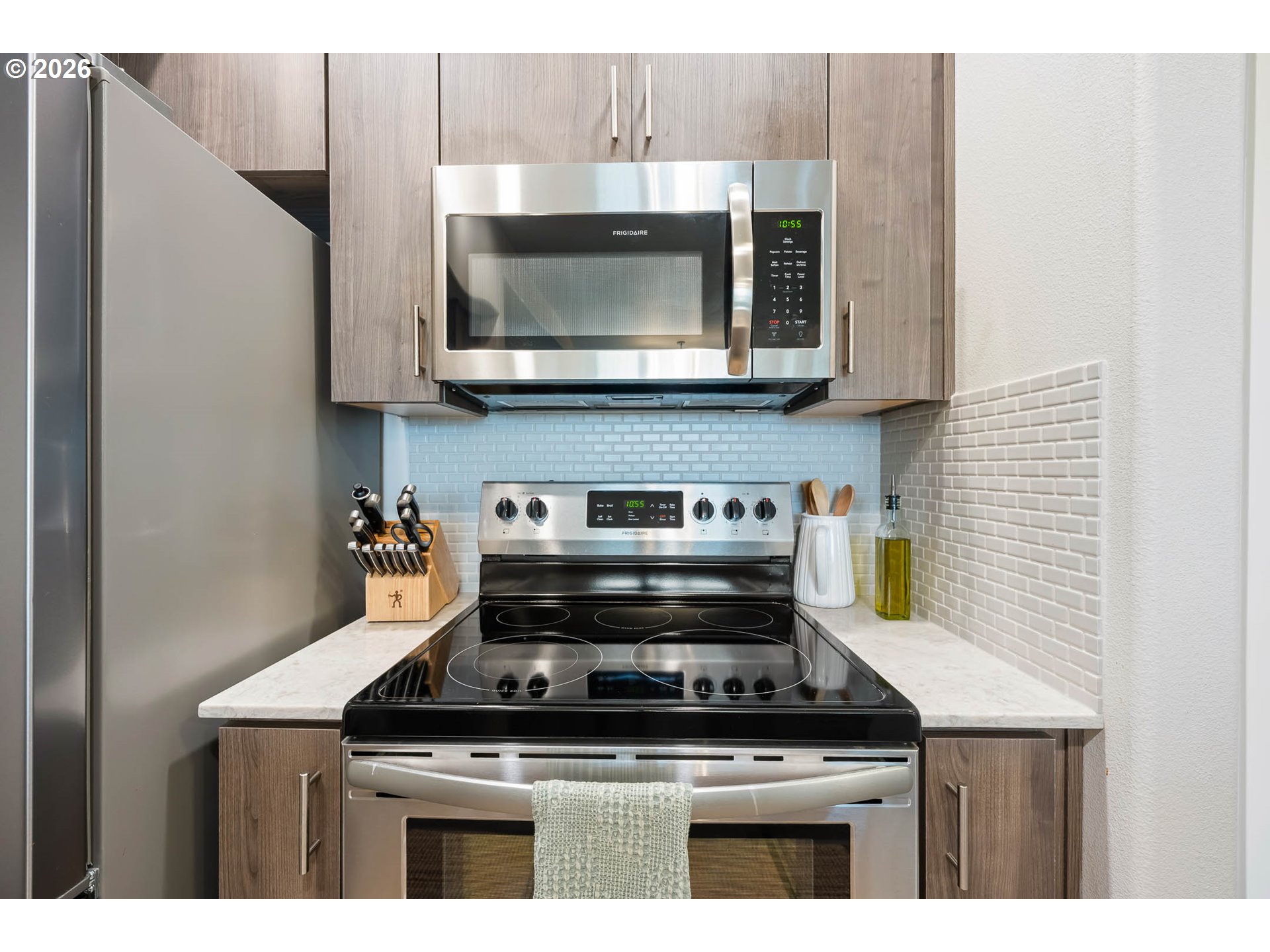 Photo #4: 426636618 Listing: Photo #4