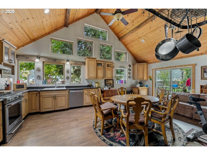 6425 LAKE SHORE DR, Selma, OR, 97538