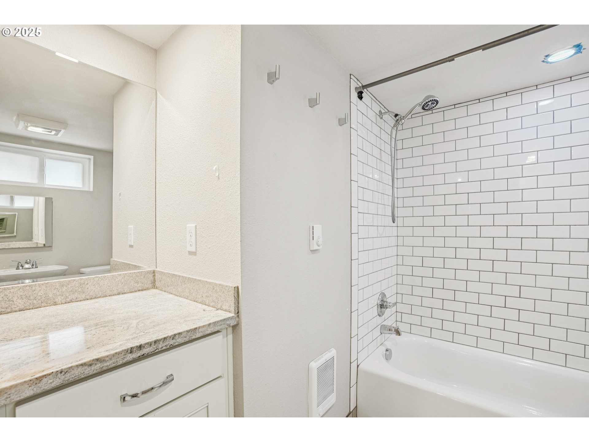 Photo #13: 430092835 Listing: Photo #13