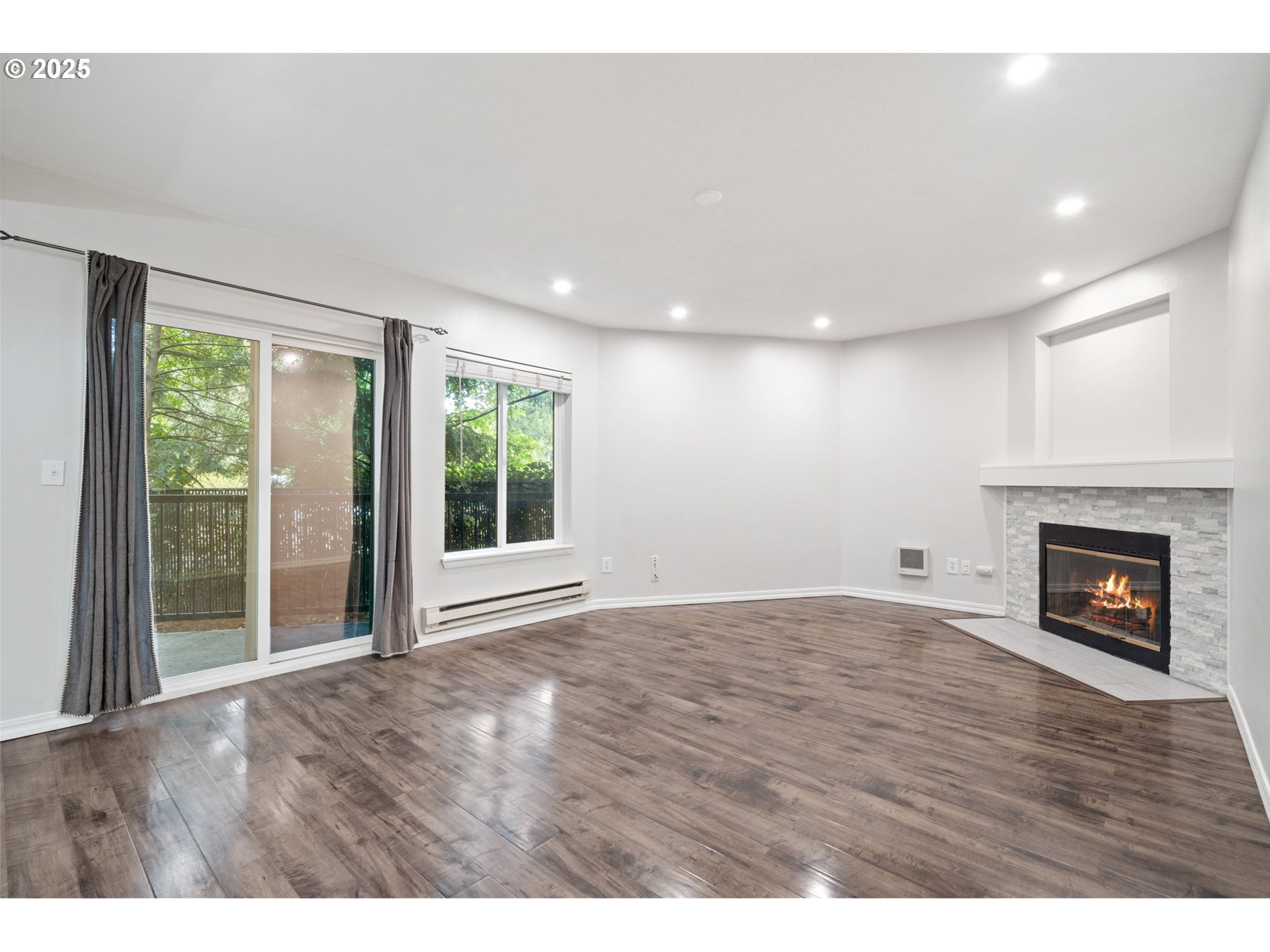 Photo #3: 431511972 Listing: Photo #3