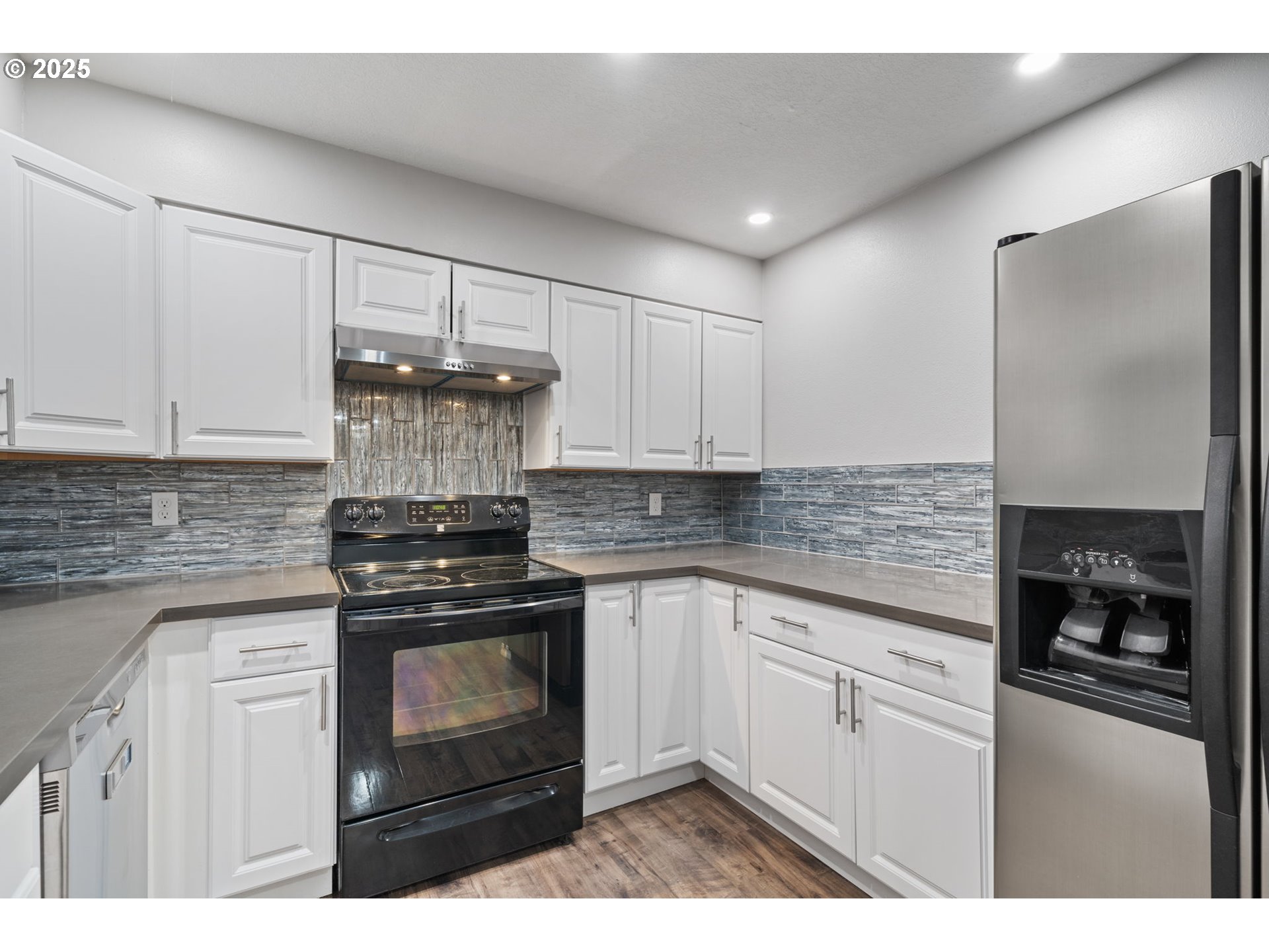 Photo #4: 431511972 Listing: Photo #4