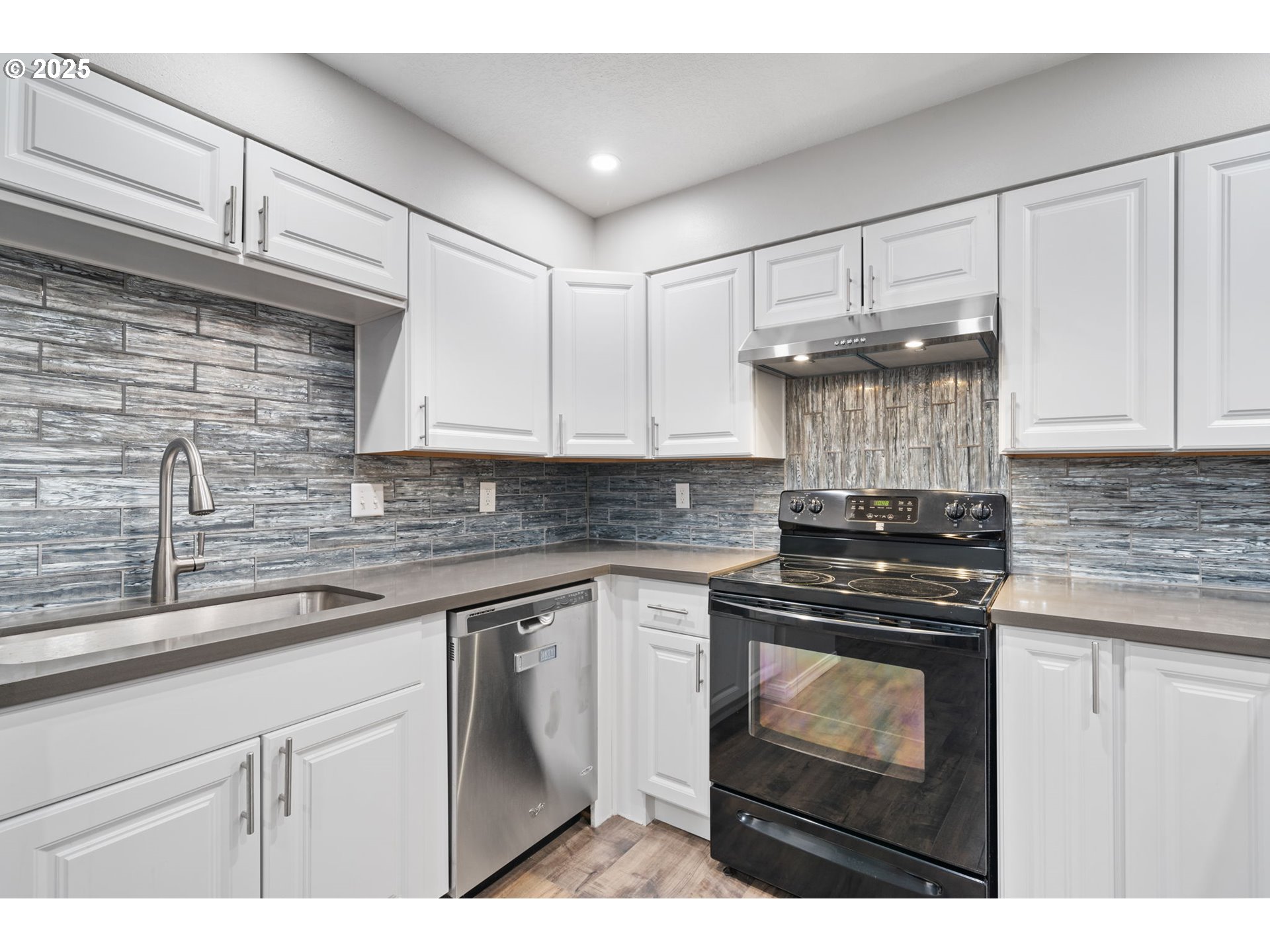 Photo #5: 431511972 Listing: Photo #5