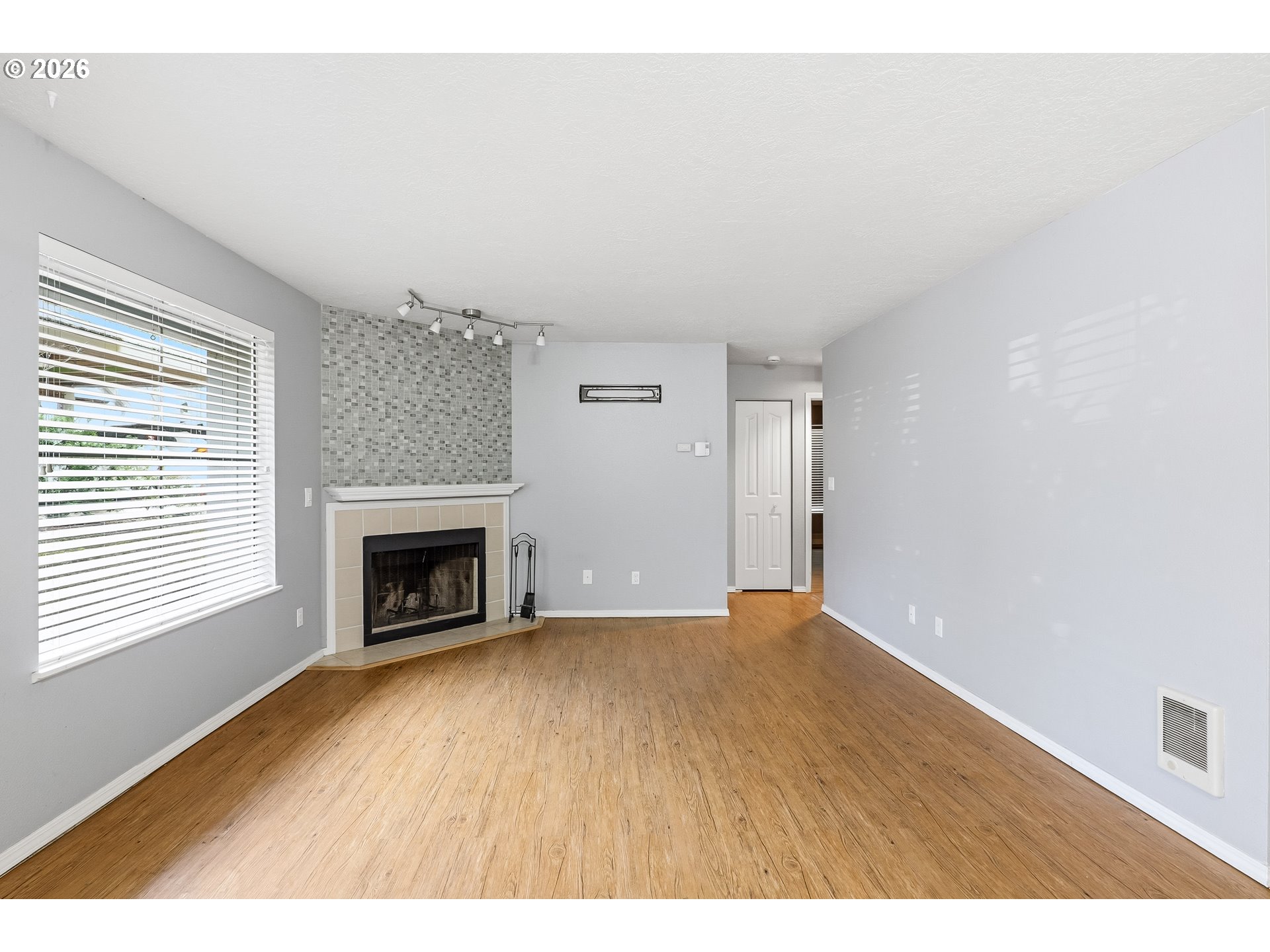 Photo #8: 432017944 Listing: Photo #8