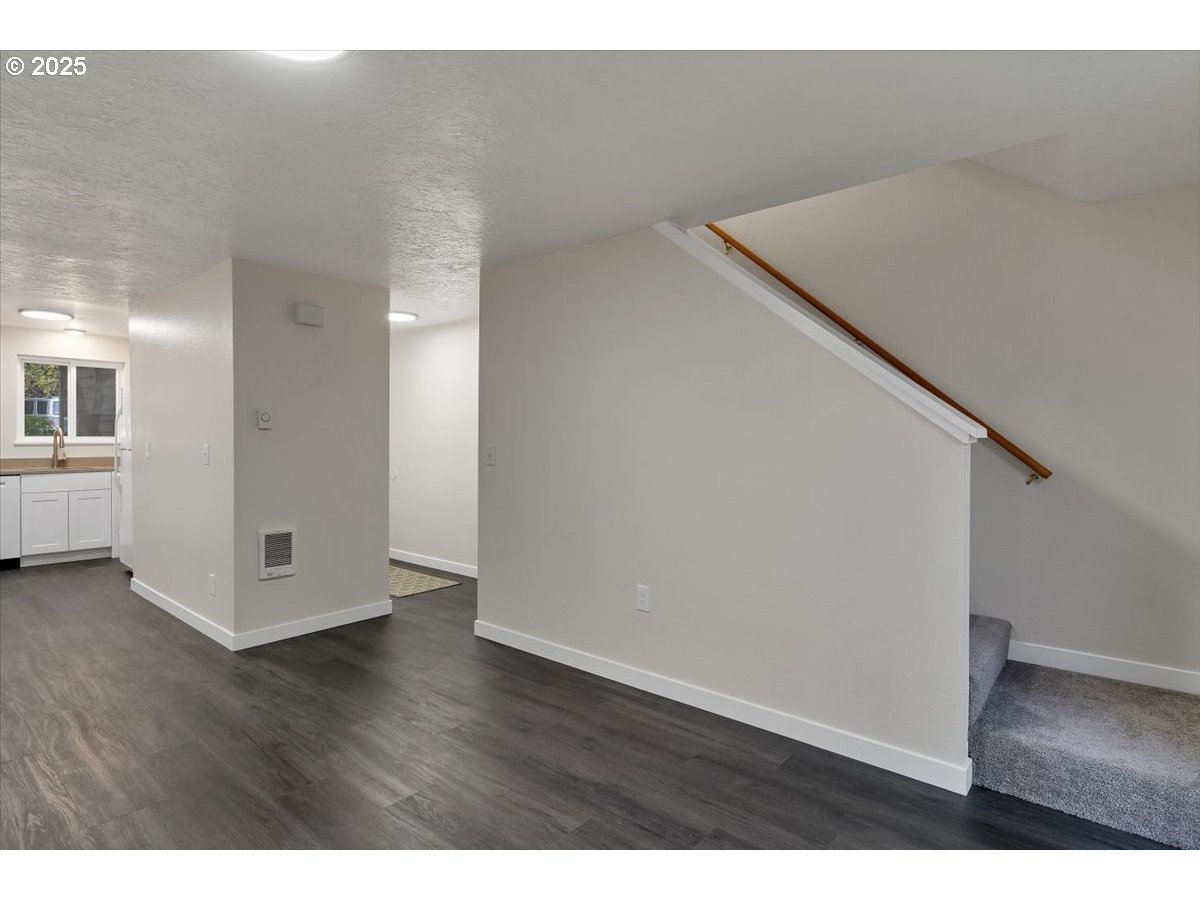 Photo #11: 432217929 Listing: Photo #11