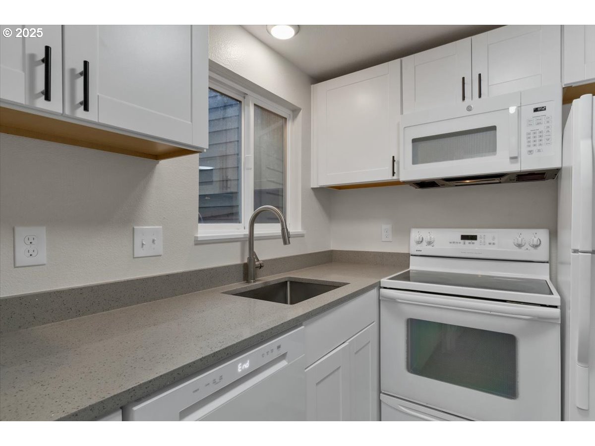 Photo #15: 432217929 Listing: Photo #15