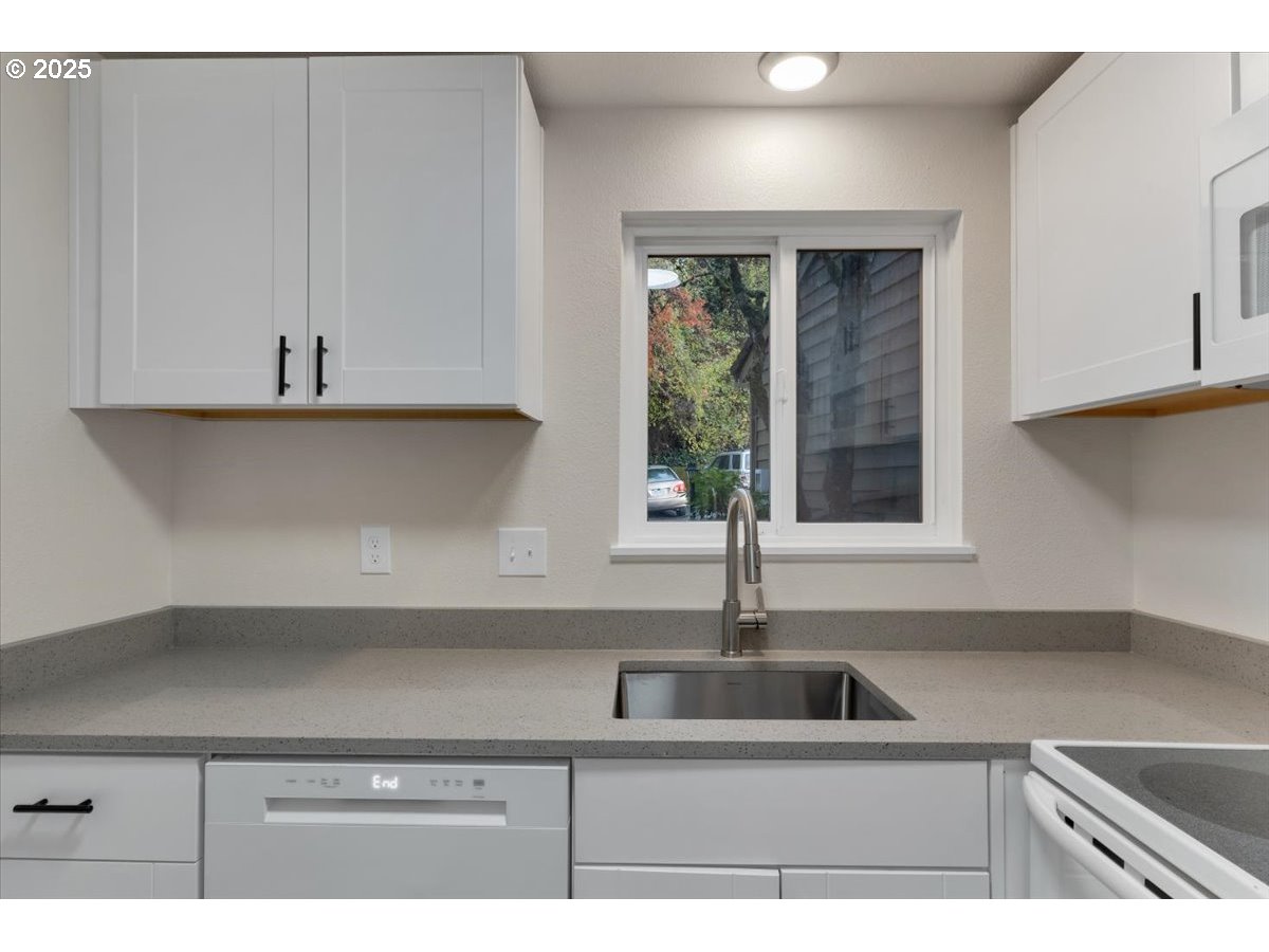 Photo #17: 432217929 Listing: Photo #17