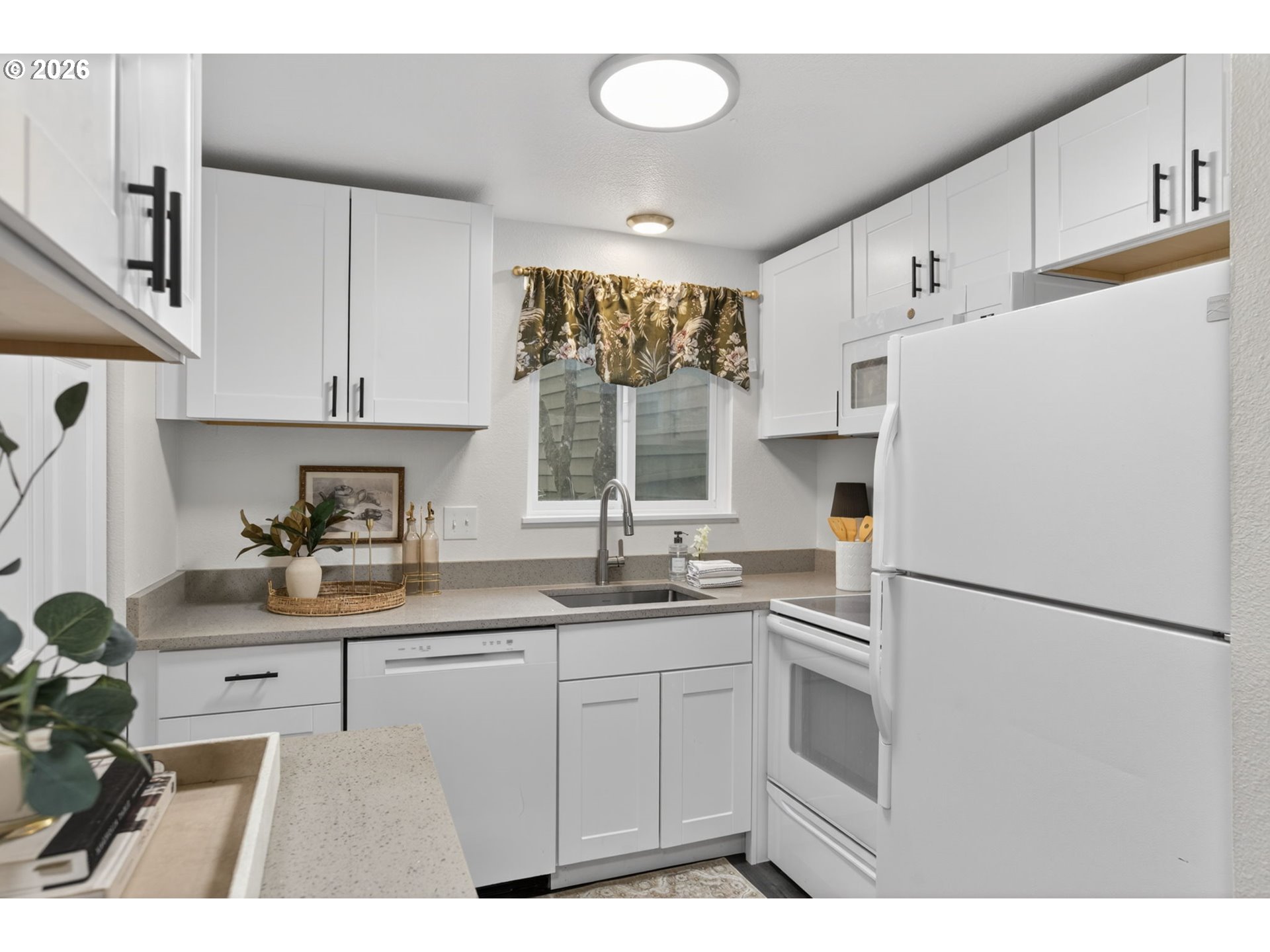 94 CERVANTES CIR, Lake Oswego, OR, 97035