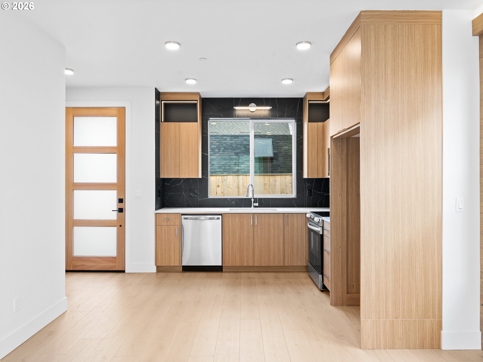 Photo #2: 432548793 Listing: Photo #2