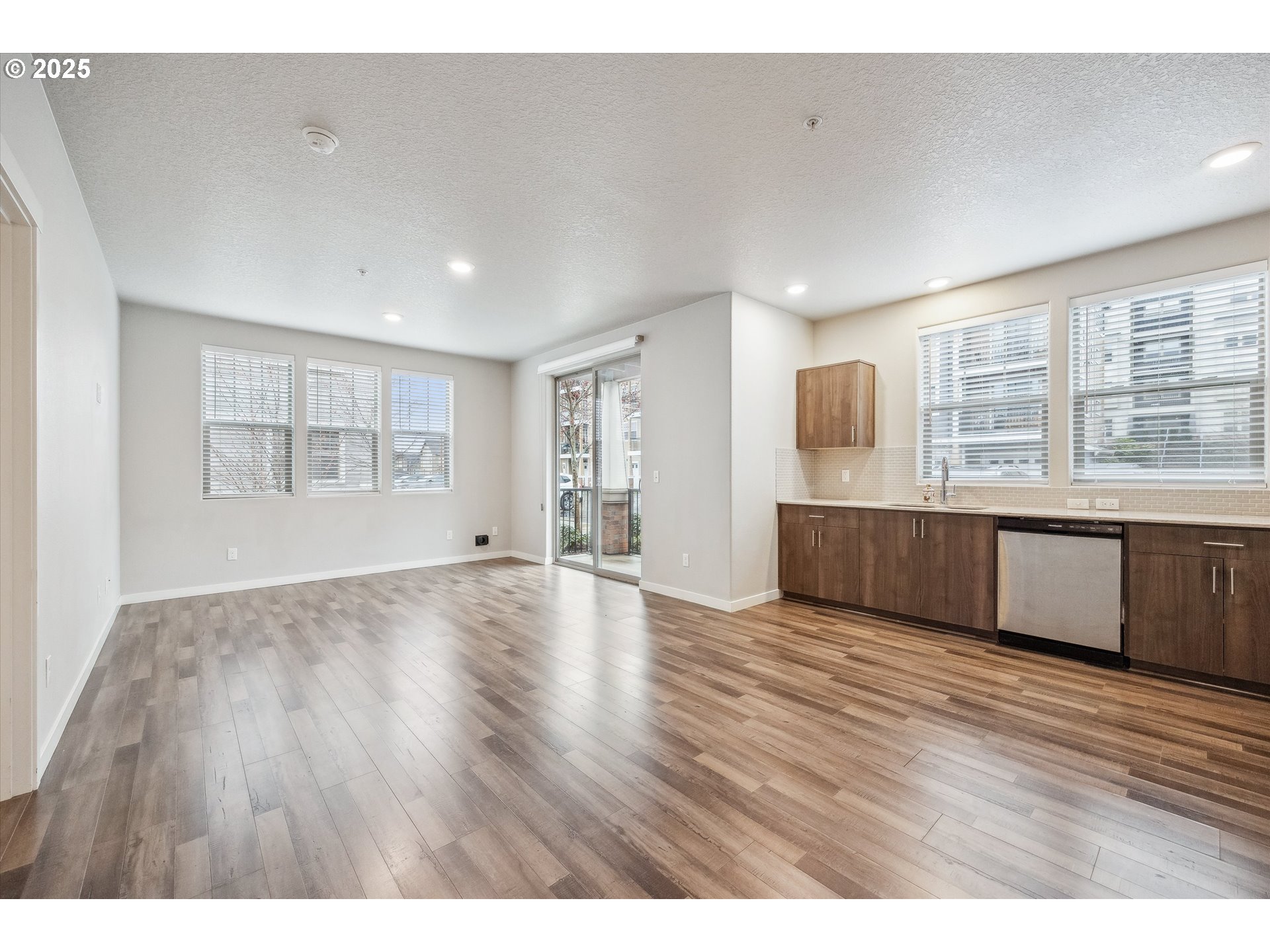 Photo #2: 435184460 Listing 