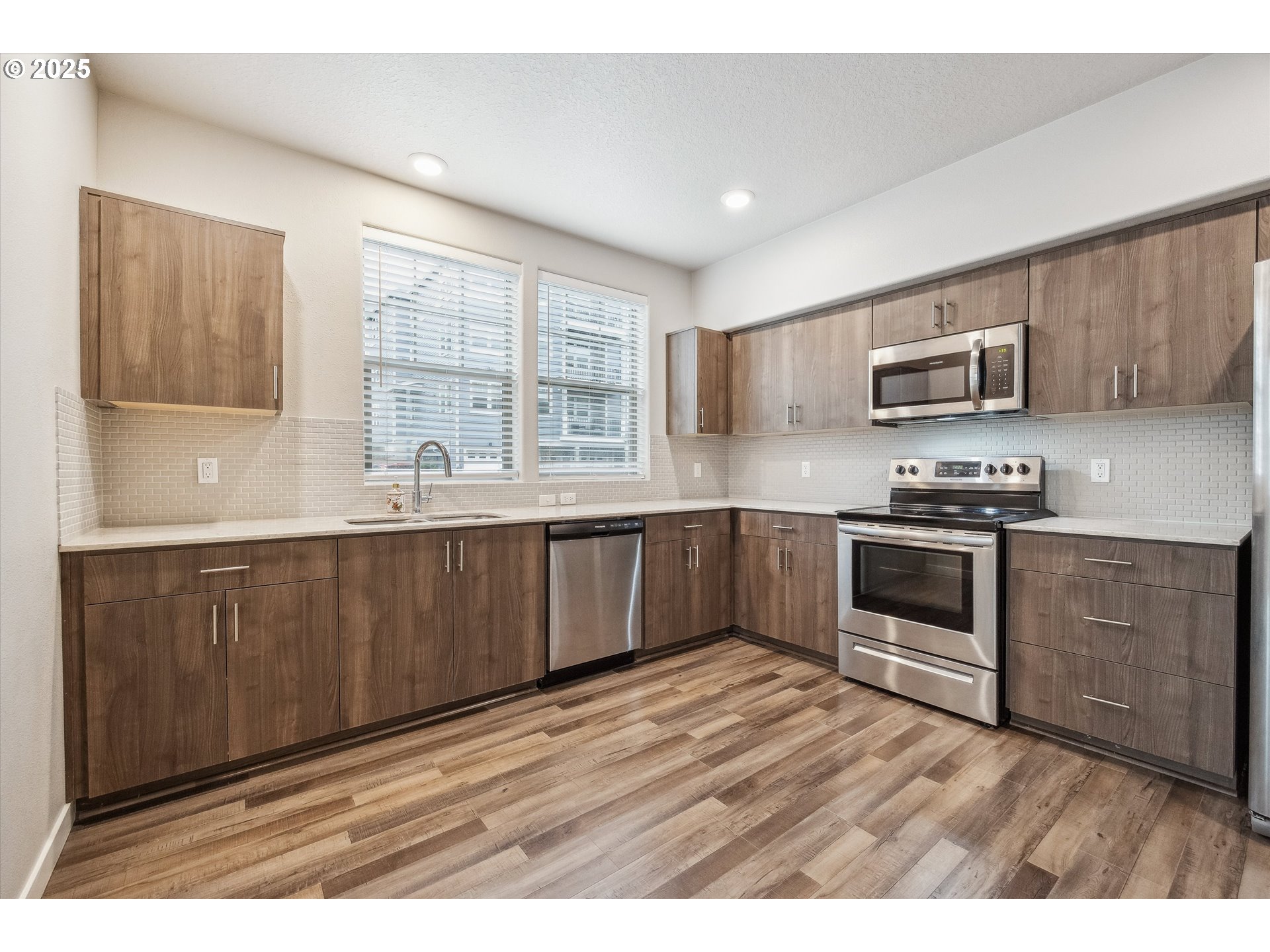 Photo #3: 435184460 Listing 