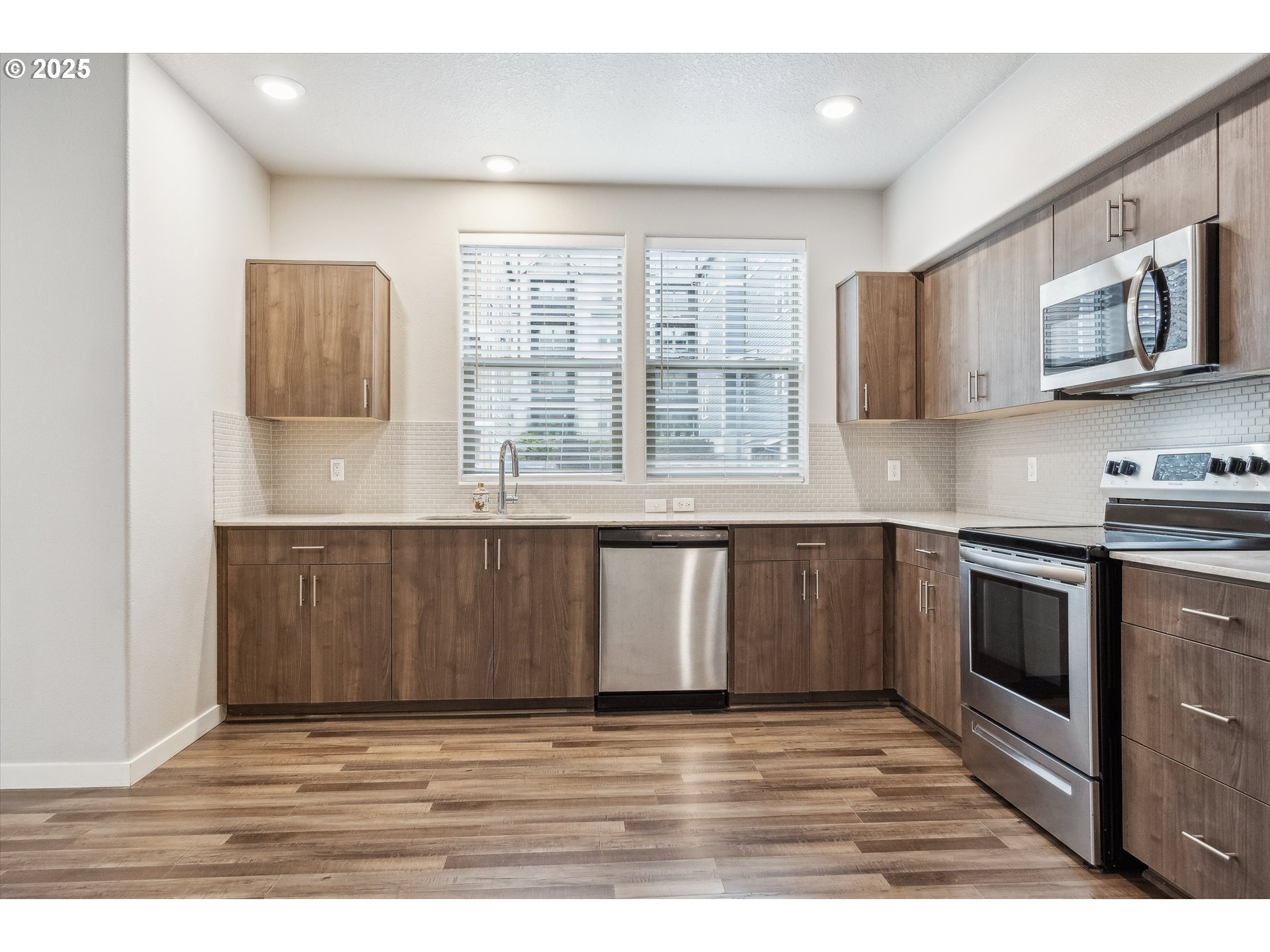 Photo #5: 435184460 Listing 