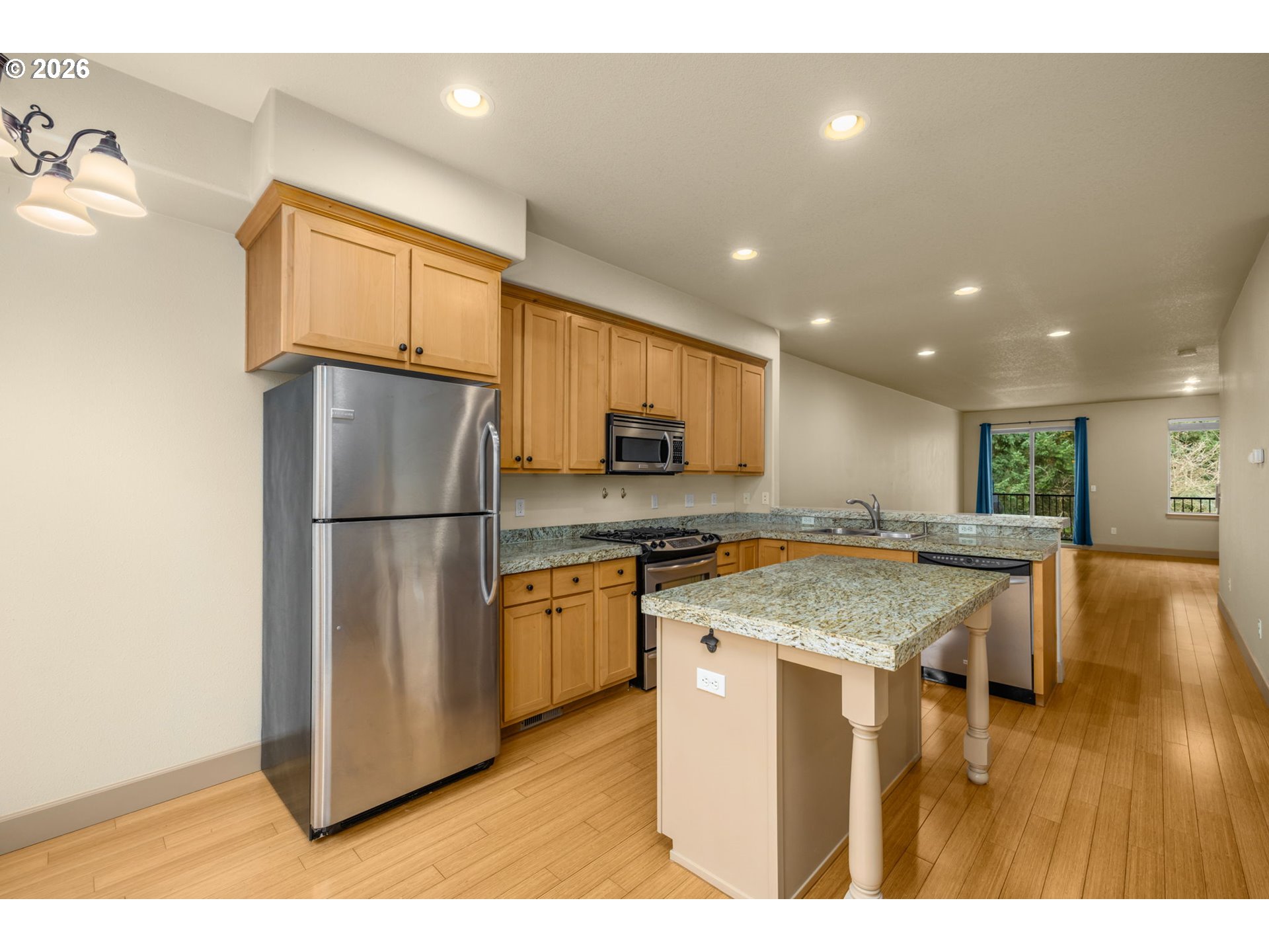 Photo #4: 438112442 Listing: Photo #4