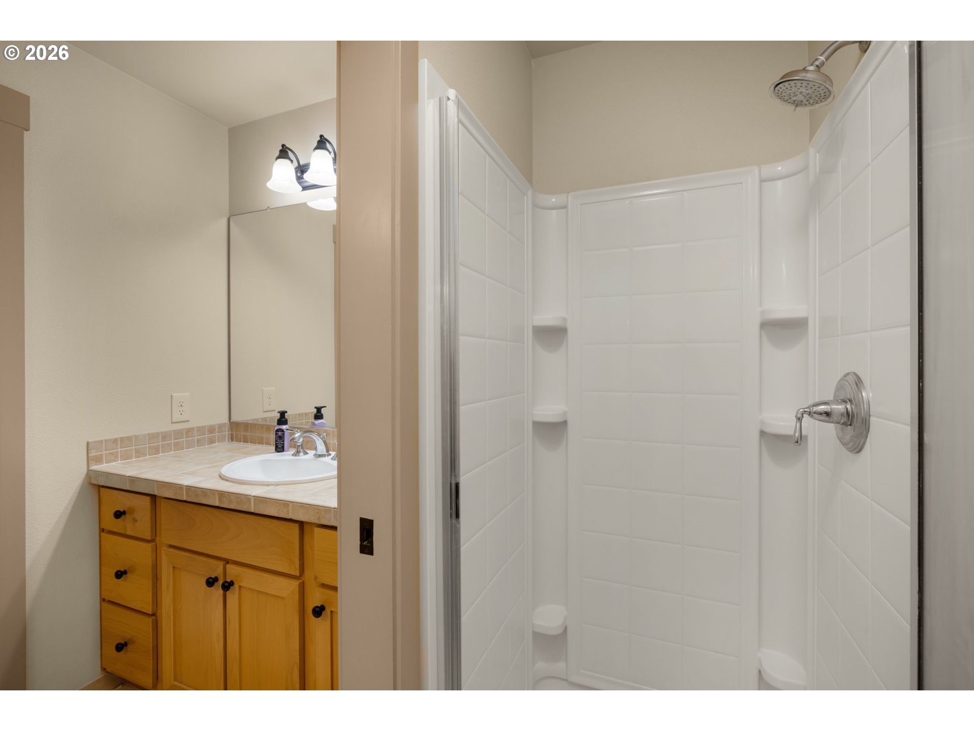 Photo #14: 438112442 Listing: Photo #14