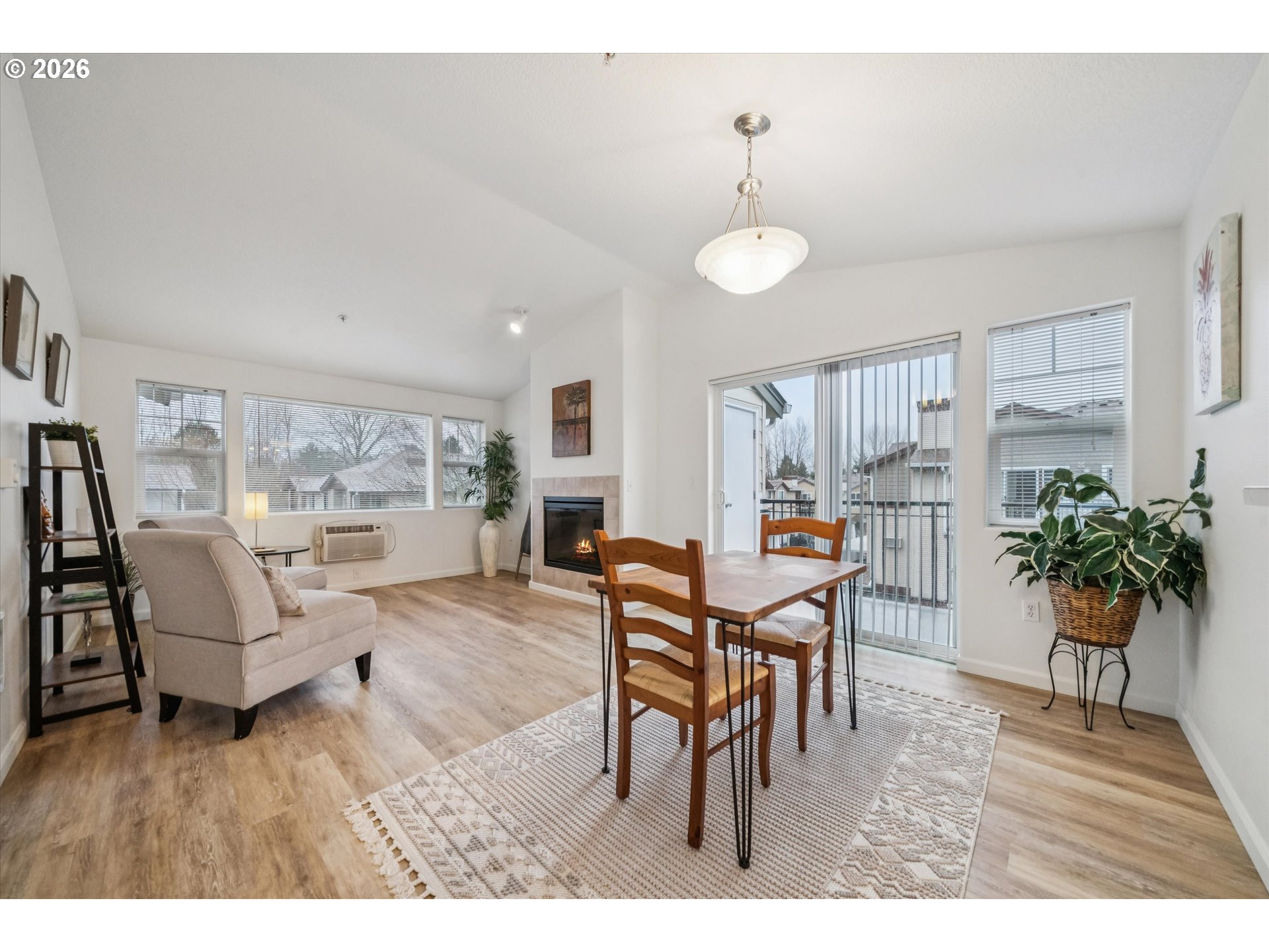 Photo #4: 439165114 Listing: Photo #4