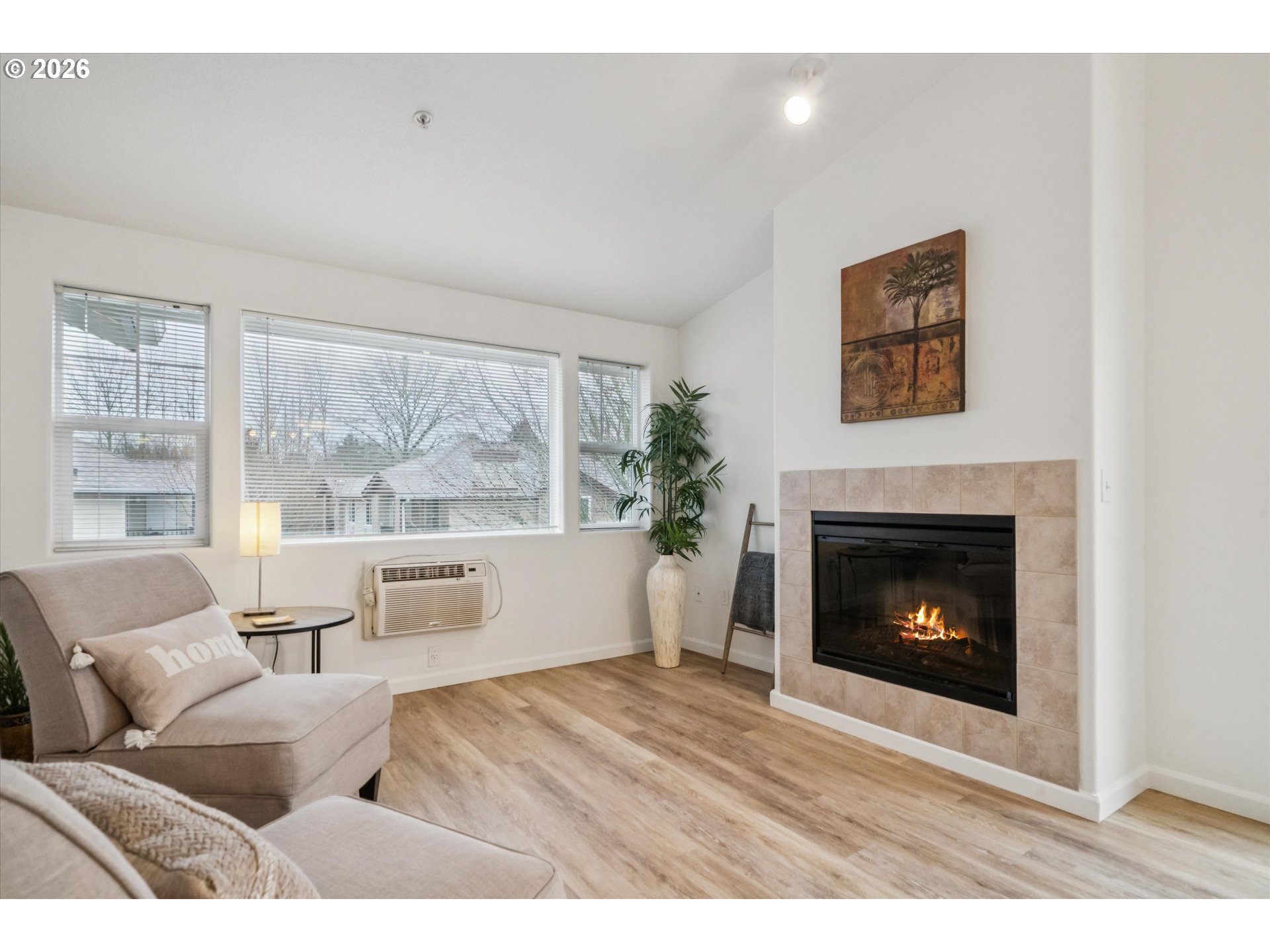 Photo #5: 439165114 Listing: Photo #5