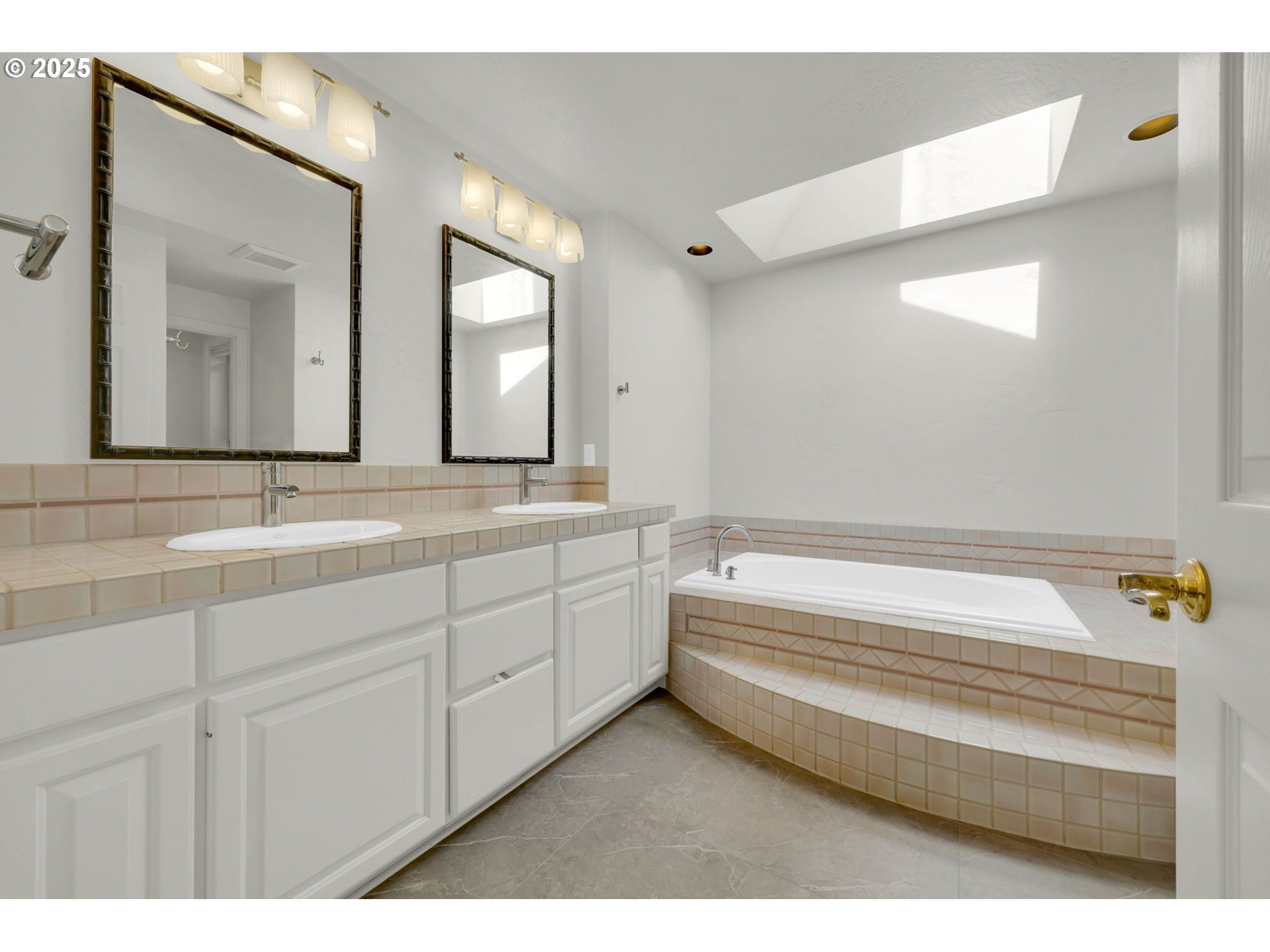 410 SPYGLASS DR, Eugene, OR, 97401