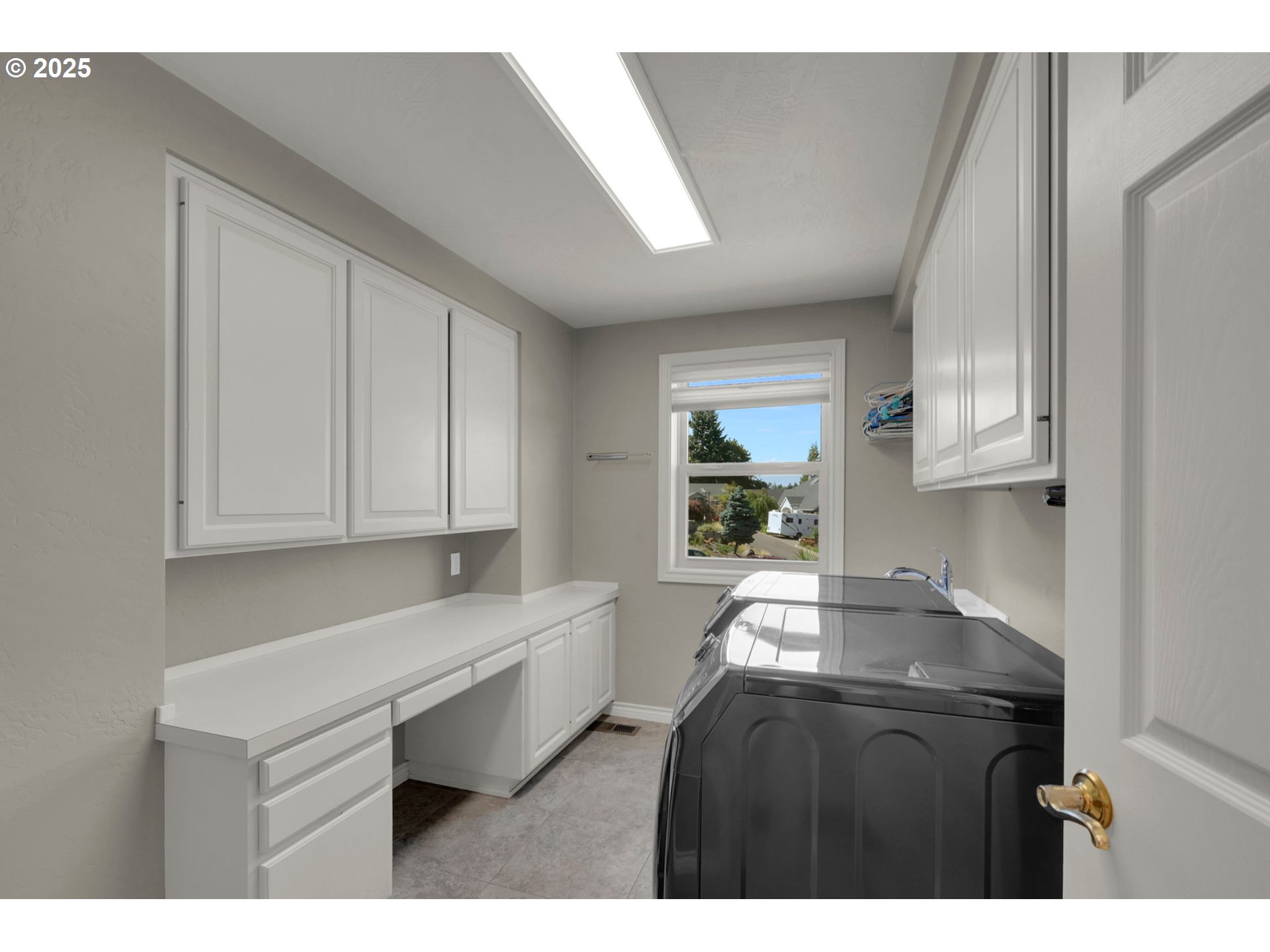 410 SPYGLASS DR, Eugene, OR, 97401