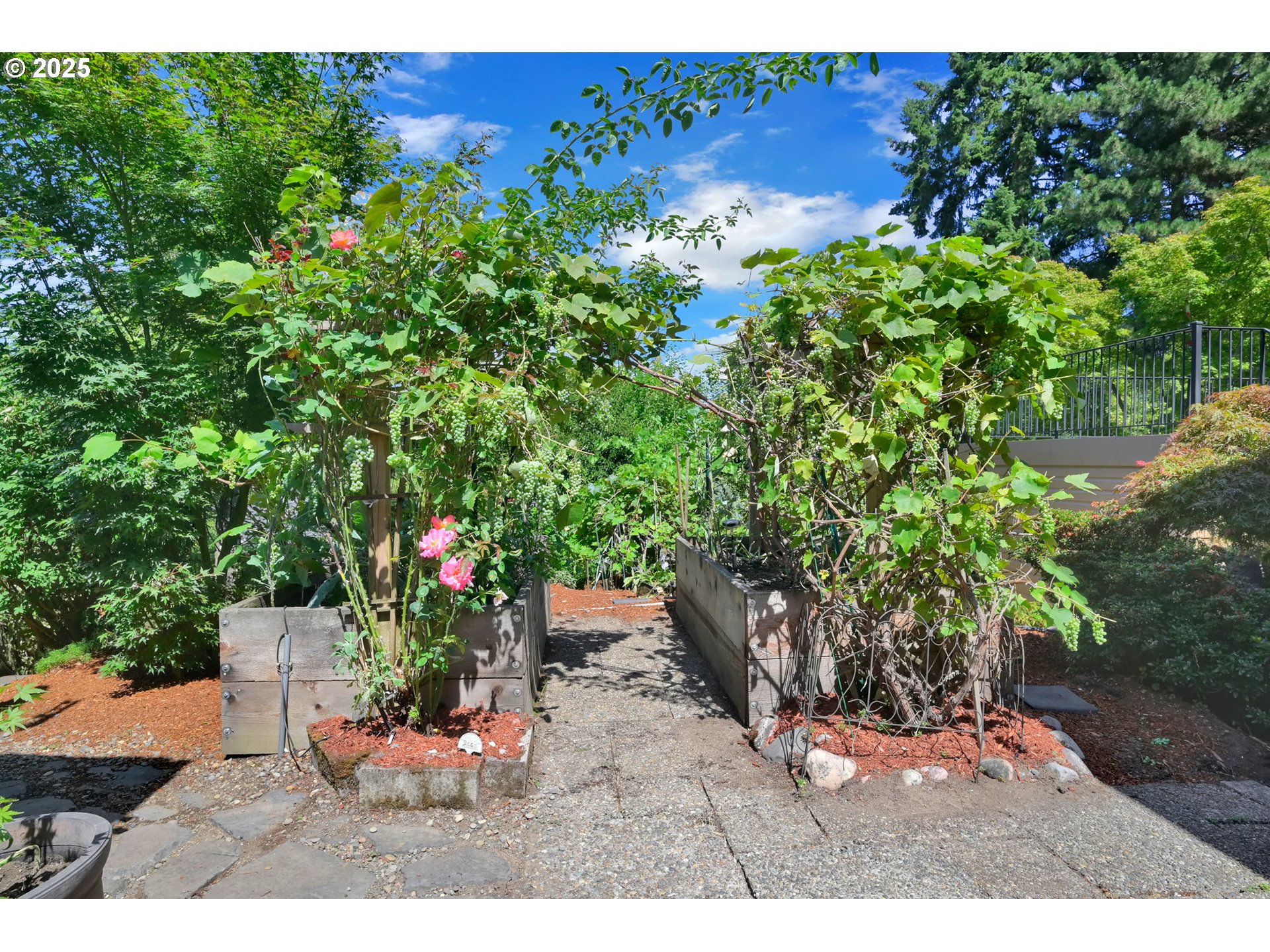 410 SPYGLASS DR, Eugene, OR, 97401