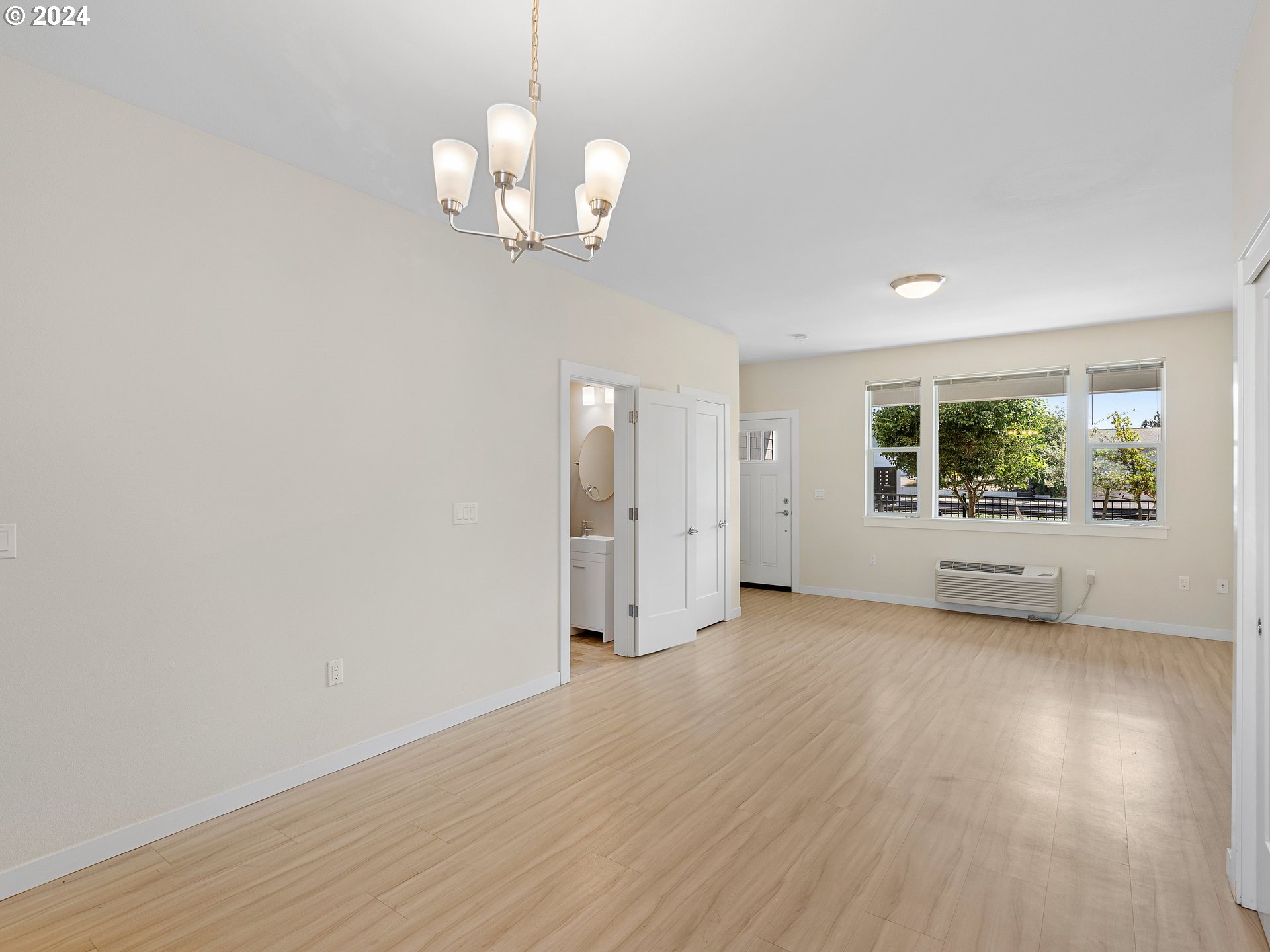 Photo #17: 442230433 Listing: Photo #17