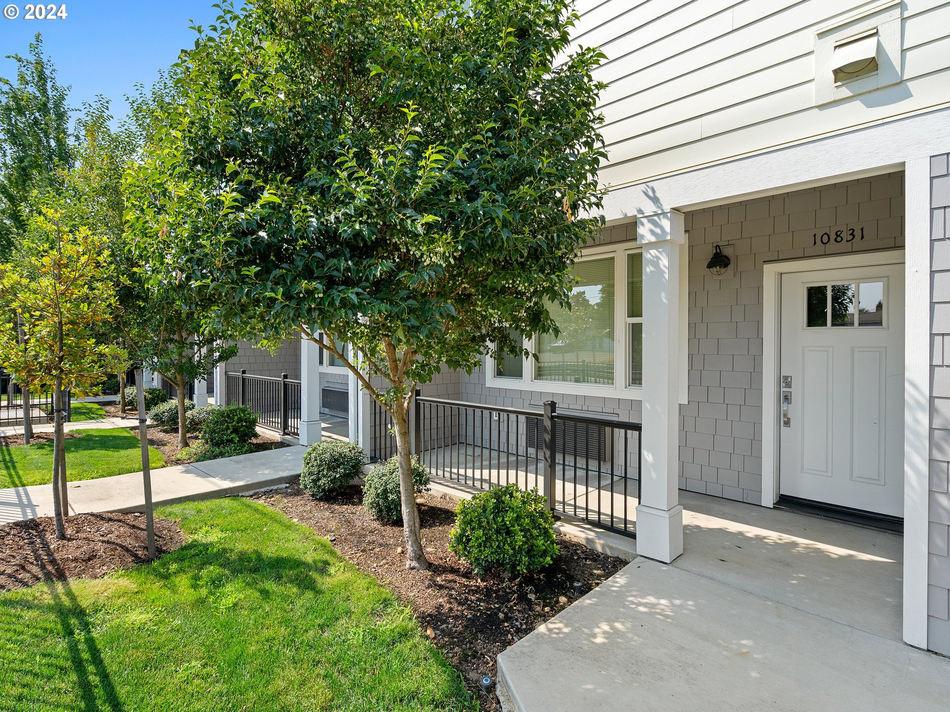 Photo #4: 442230433 Listing: Photo #4