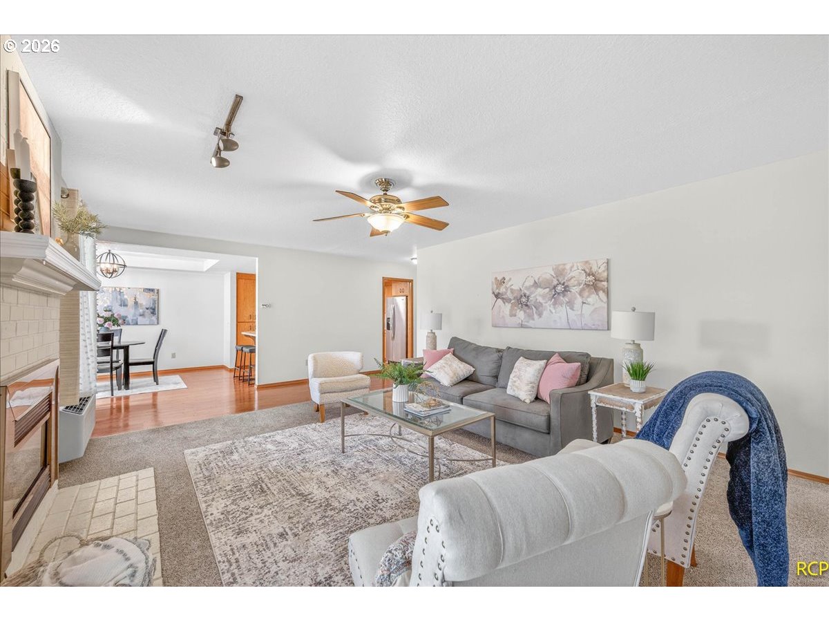 Photo #4: 443602283 Listing: Photo #4