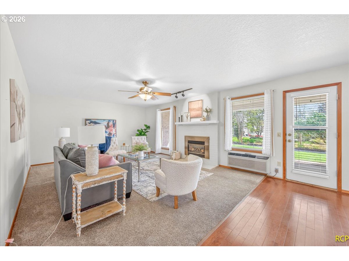 Photo #2: 443602283 Listing: Photo #2