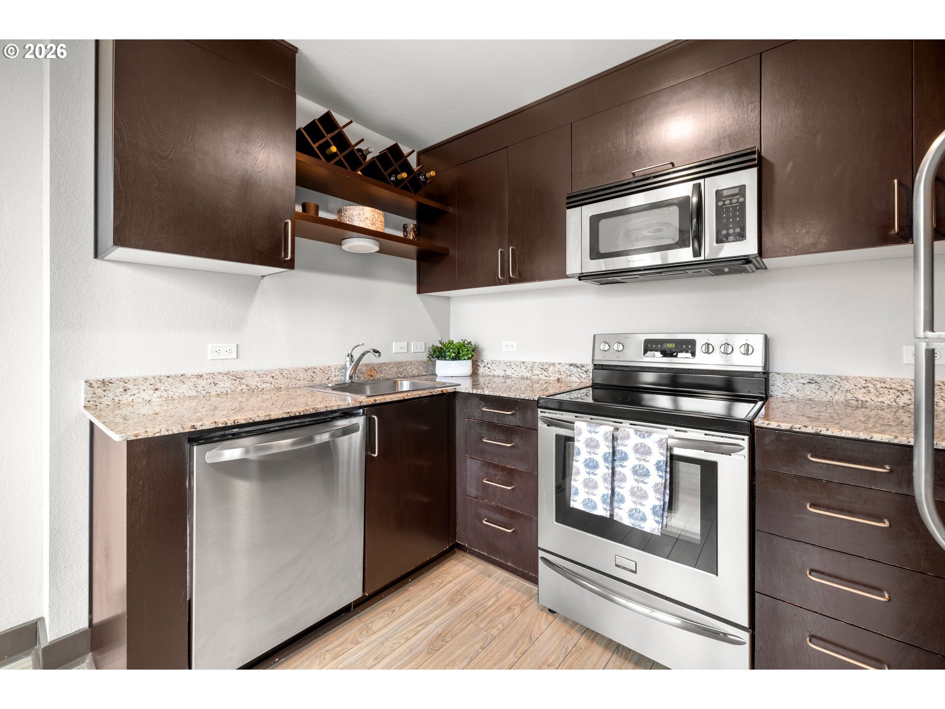 Photo #4: 444615471 Listing: Photo #4