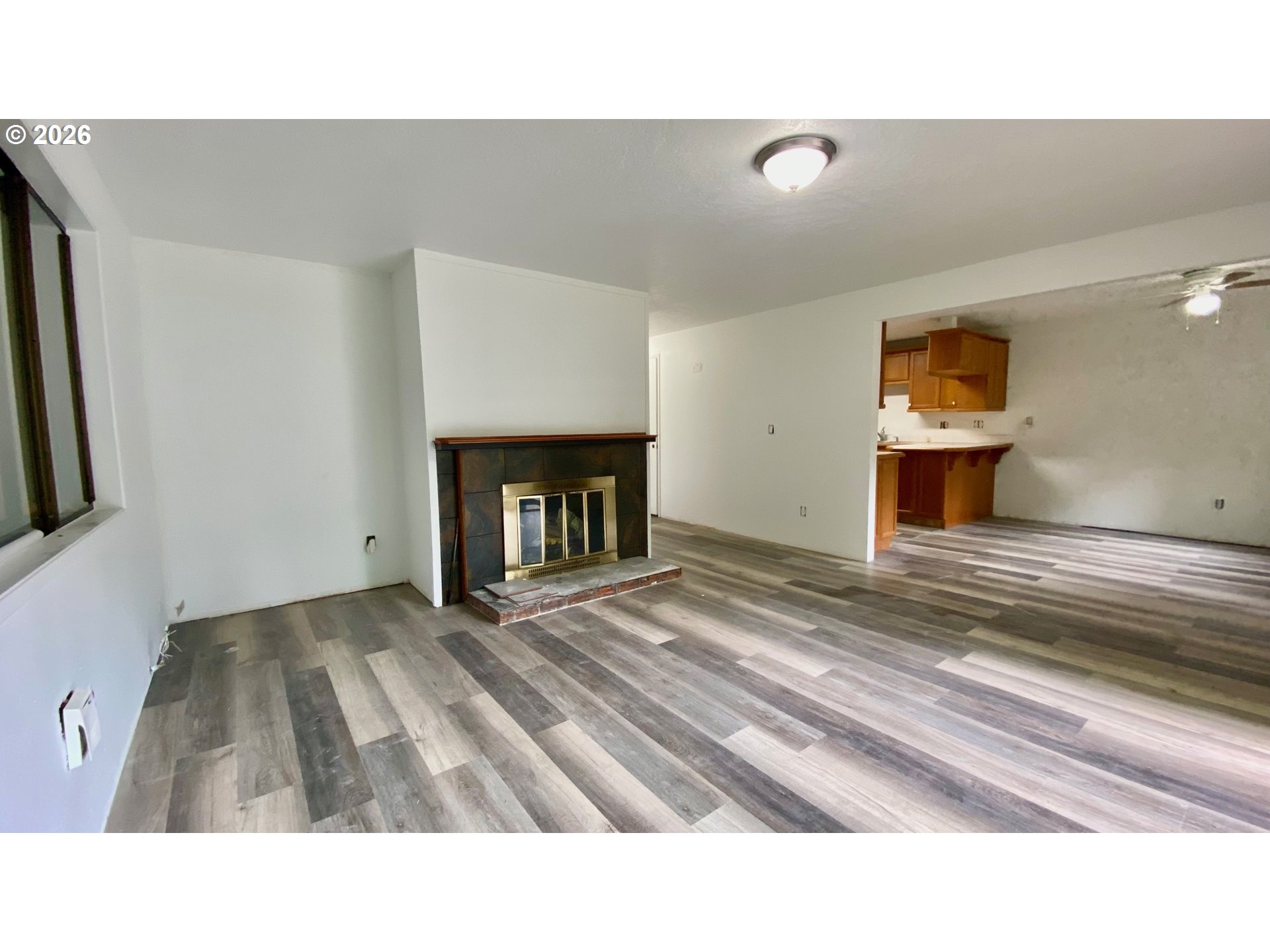 Photo #5: 444902397 Listing: Photo #5