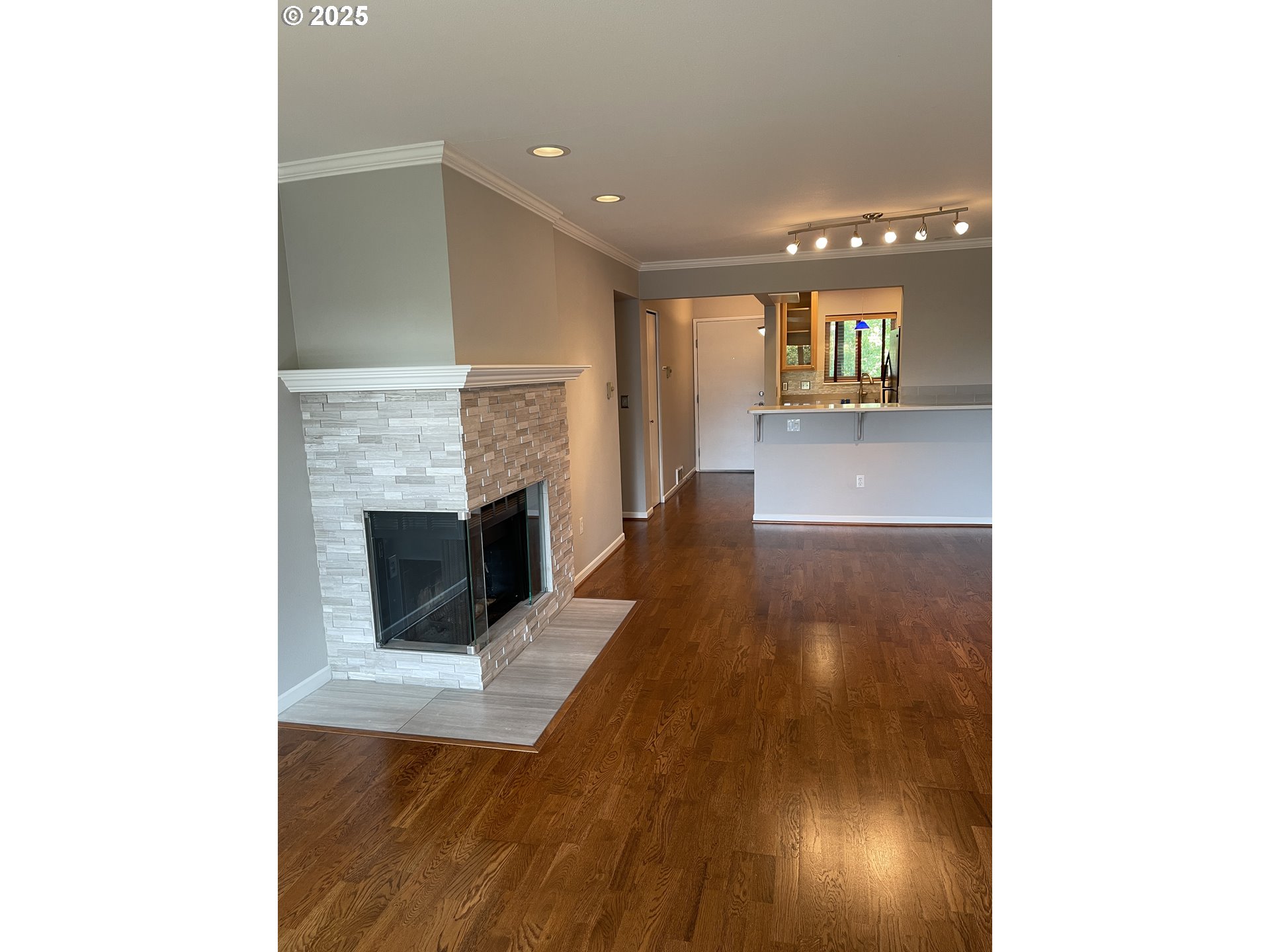 Photo #4: 445307293 Listing: Photo #4