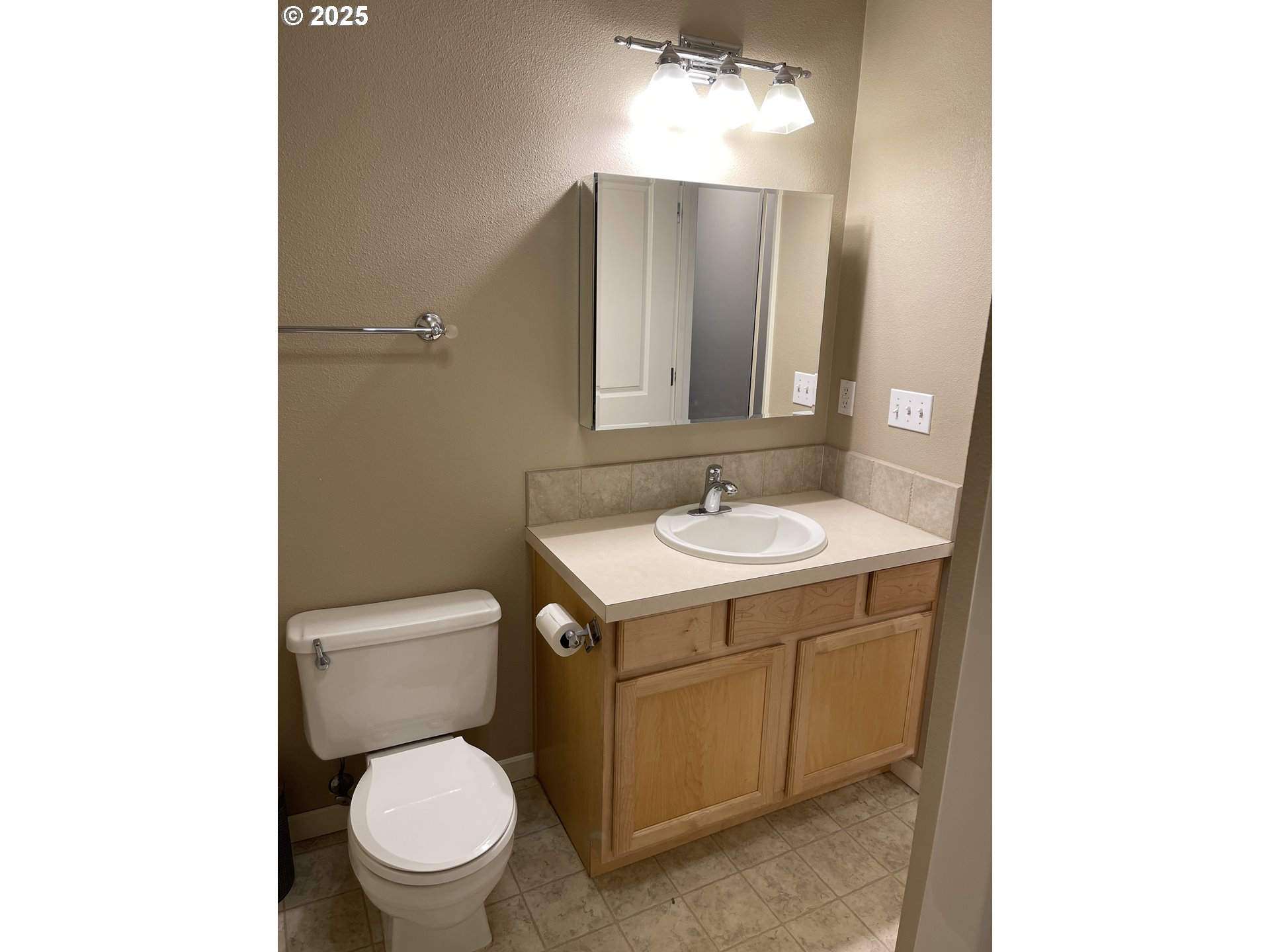 Photo #8: 445307293 Listing: Photo #8
