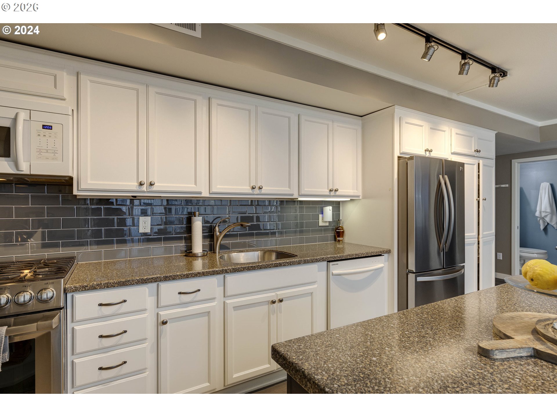 Photo #6: 446375542 Listing: Photo #6