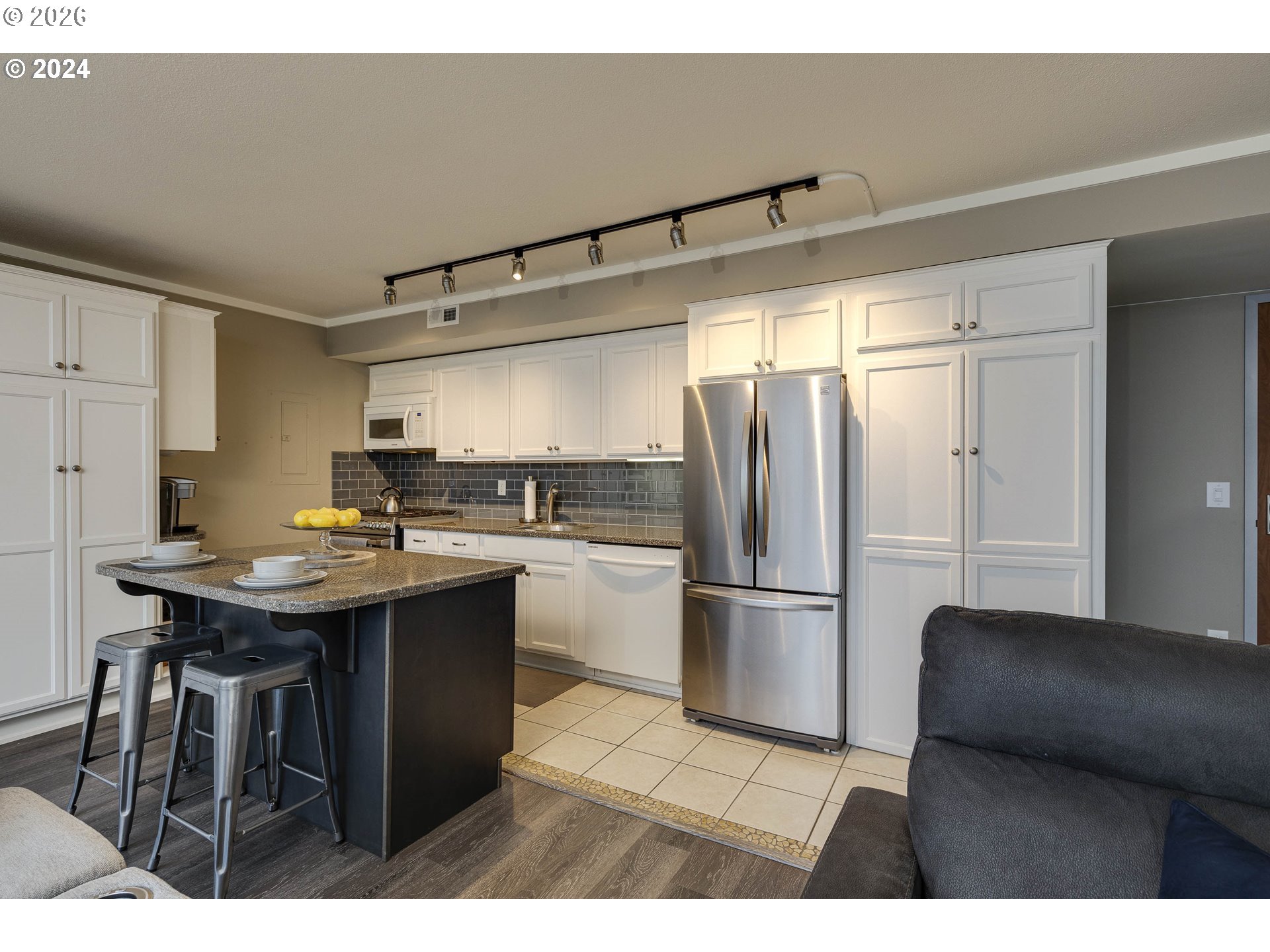 Photo #5: 446375542 Listing: Photo #5