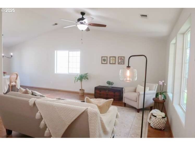 Photo #10: 447159551 Listing: Photo #10