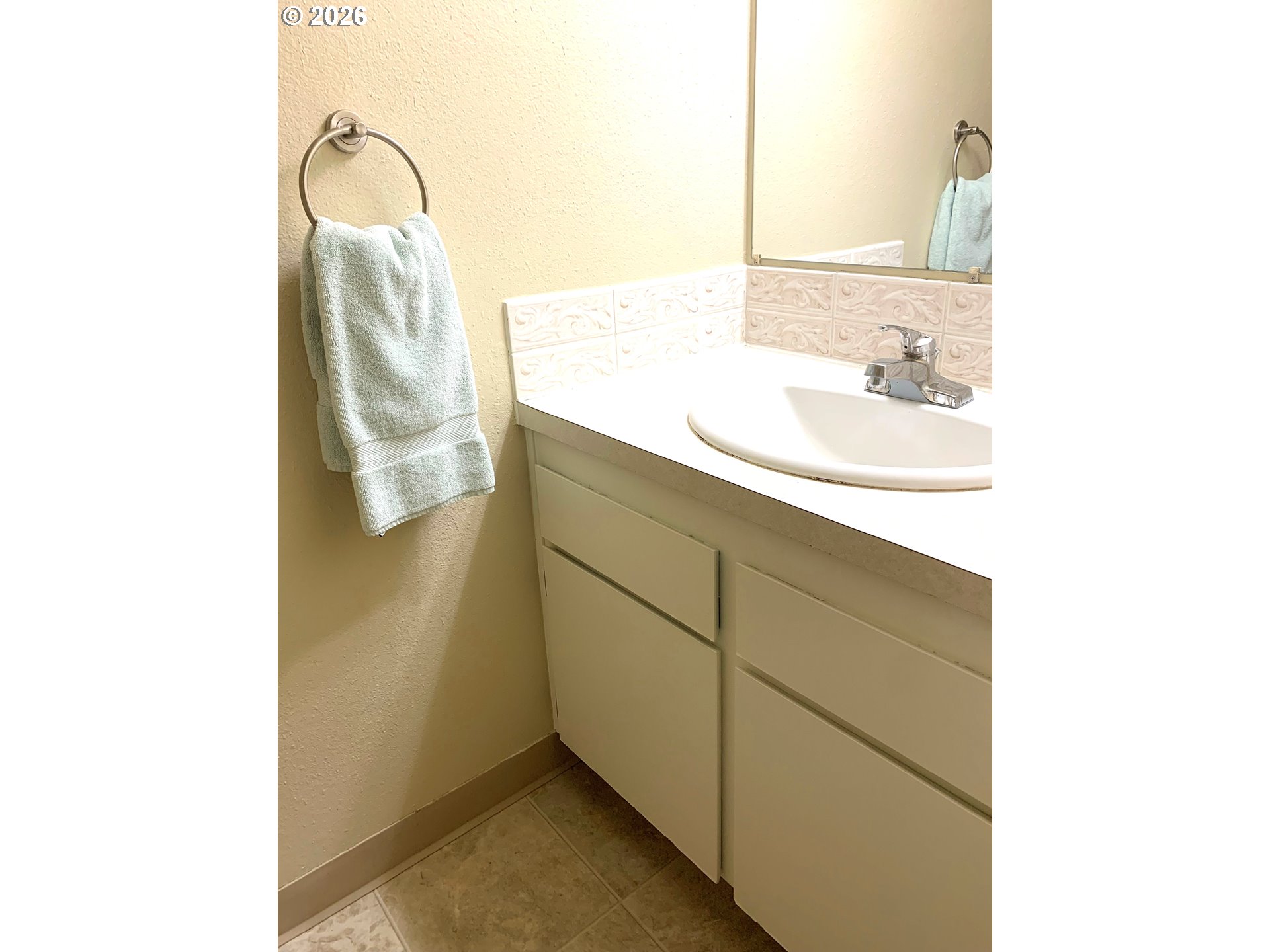 Photo #4: 448667955 Listing: Photo #4