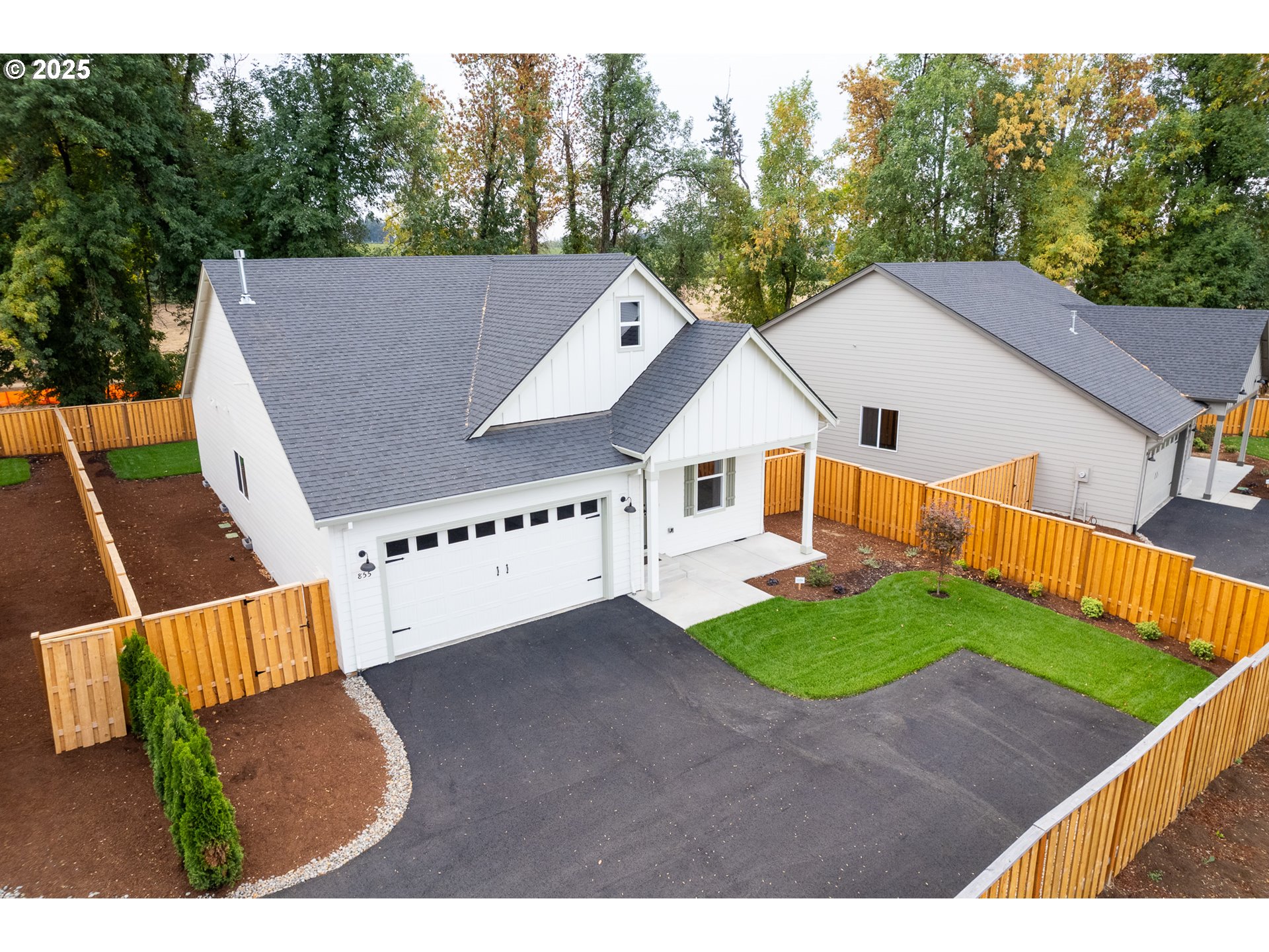 855 OAKLEAF WAY, Silverton, OR, 97381