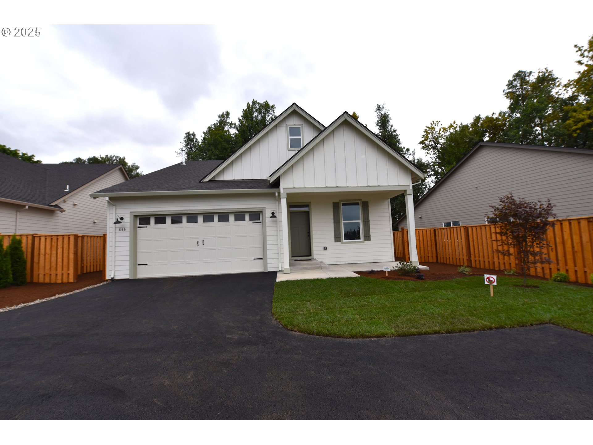 855 OAKLEAF WAY, Silverton, OR, 97381