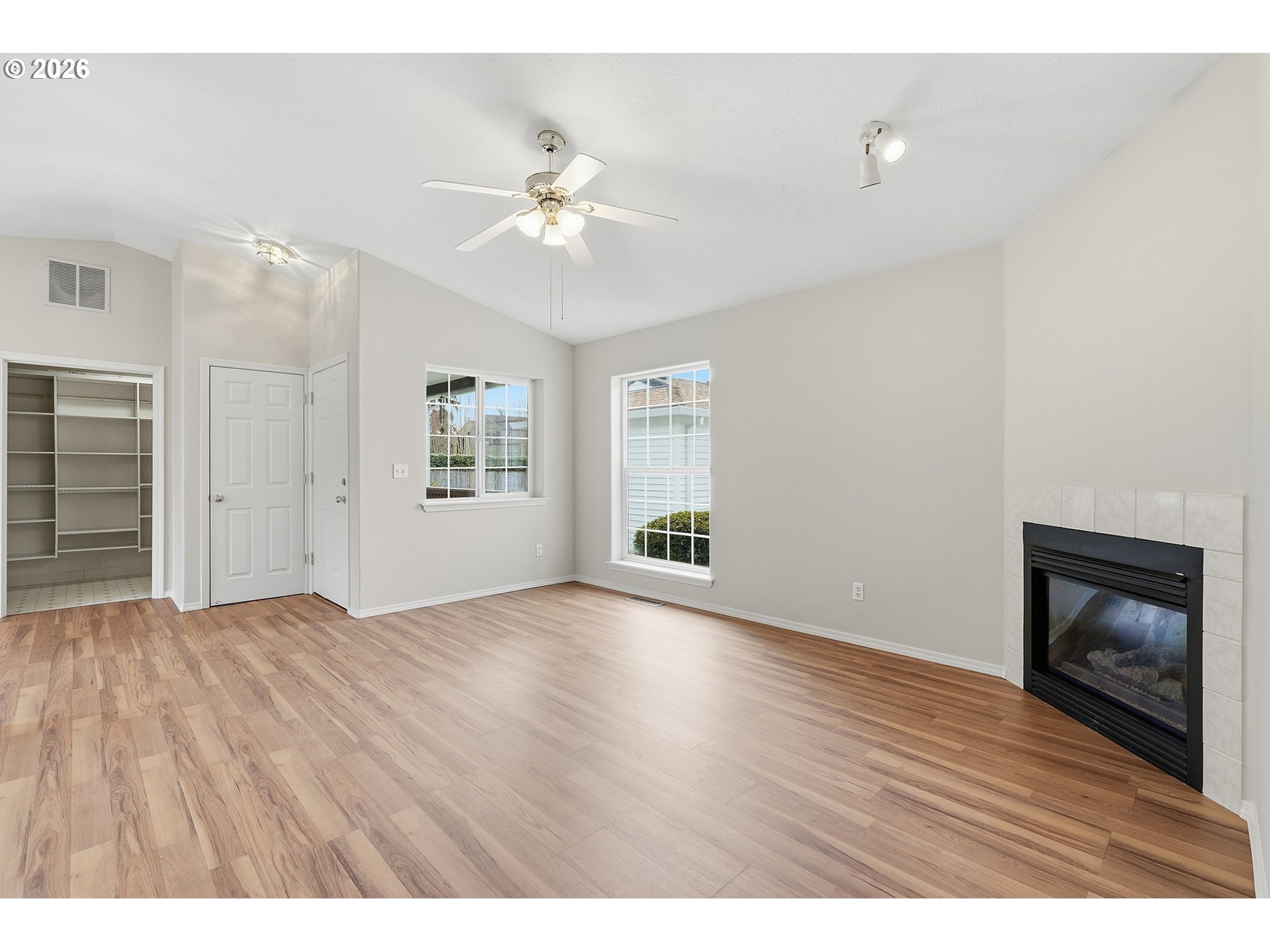 Photo #10: 450656308 Listing: Photo #10