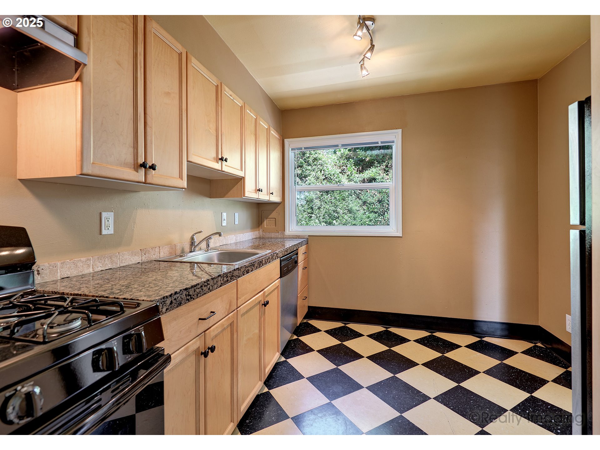 Photo #8: 450955941 Listing: Photo #8