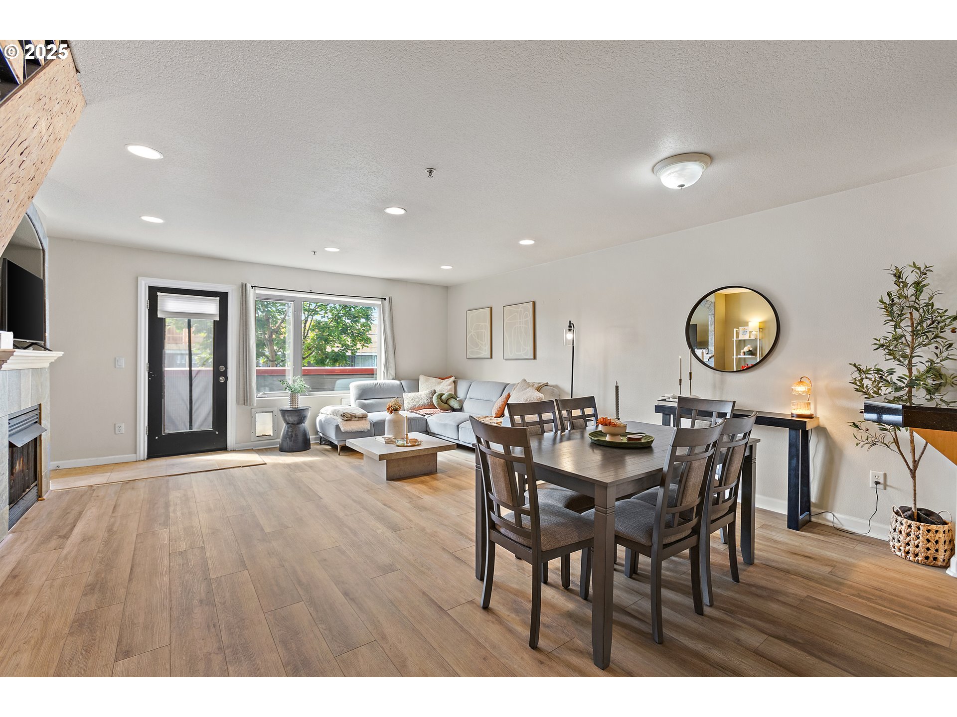 Photo #4: 452510350 Listing: Photo #4