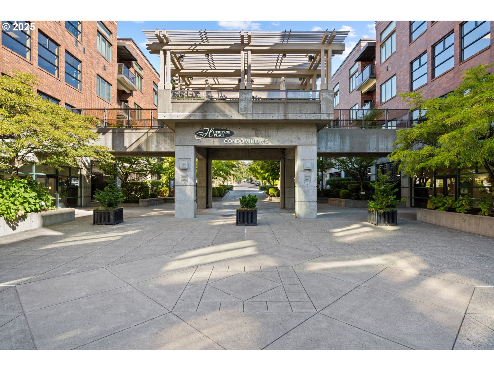 13 MOUNTAIN CIR, Lake Oswego, OR, 97035