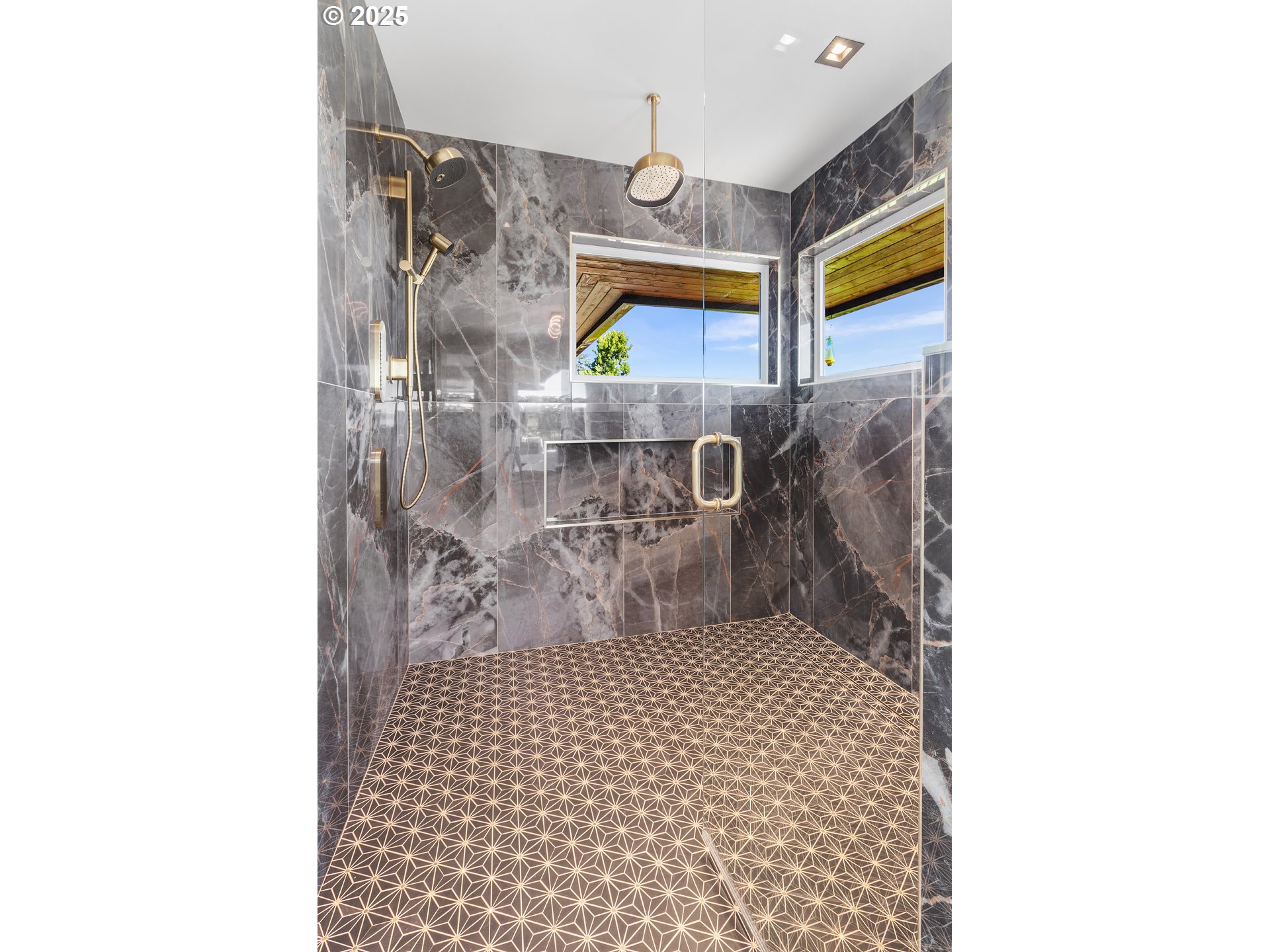 8015 SE EVERGREEN HWY, Vancouver, 5 Bedrooms Bedrooms, ,4 BathroomsBathrooms,Residential,For Sale,EVERGREEN,0,457945258